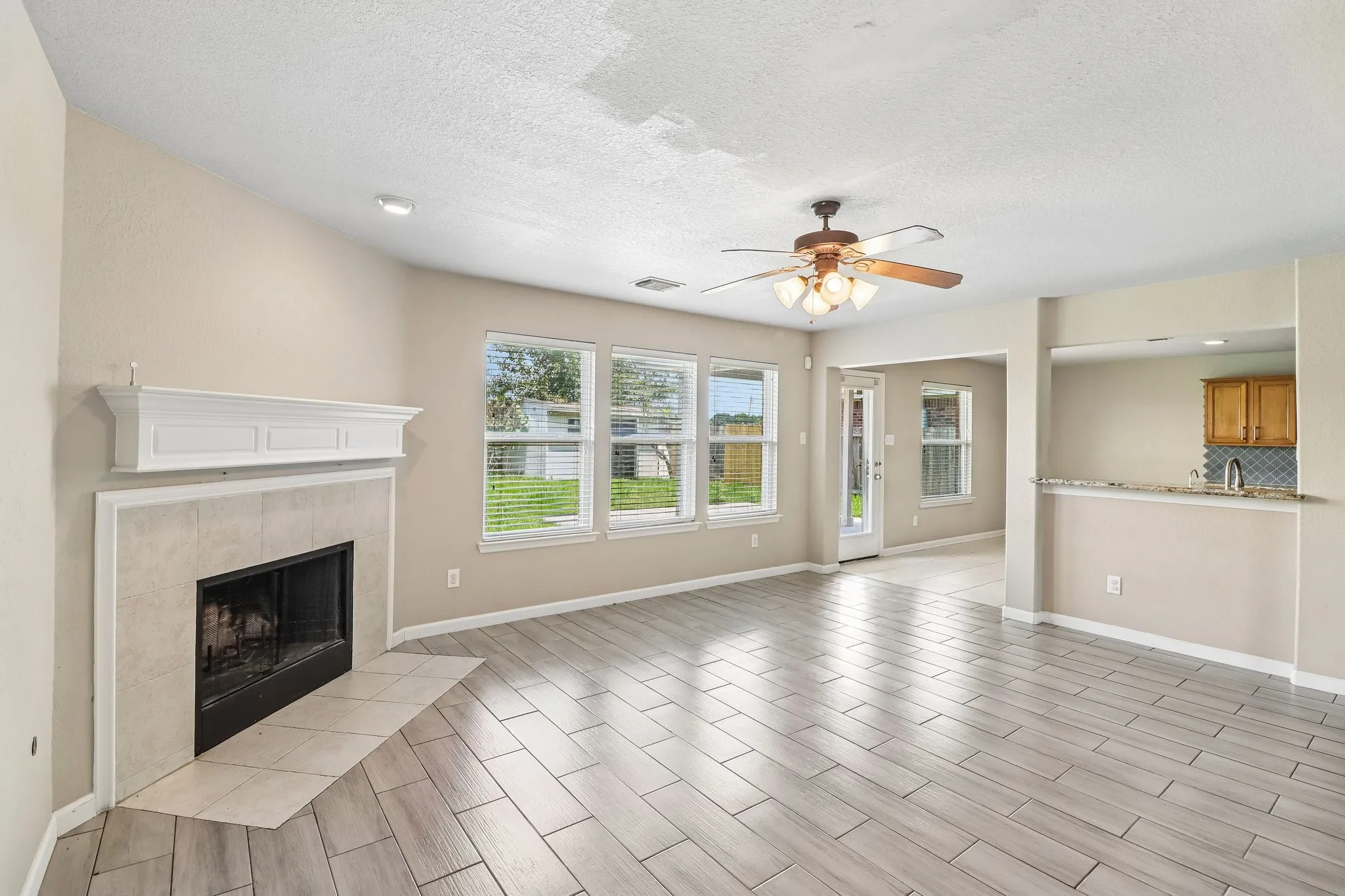 Single Family Residence For Sale in Fort Bend County , 13914 Bonnetbriar Lane, Sugar Land, Texas 77498, 4 Bedroom, 3 Bathroom, 2 Garage spaces, 2,368 Sqft, built in 2005, mls#21356012, Real Estate Agent in Sugar Land, Homes For Sale in Fort Bend county, Homes For Sale in Sugar Land, Realtor in Sugar Land Texas, Real Estate Brokerage Independent Realty Texas, Luminita Cordes Realtor