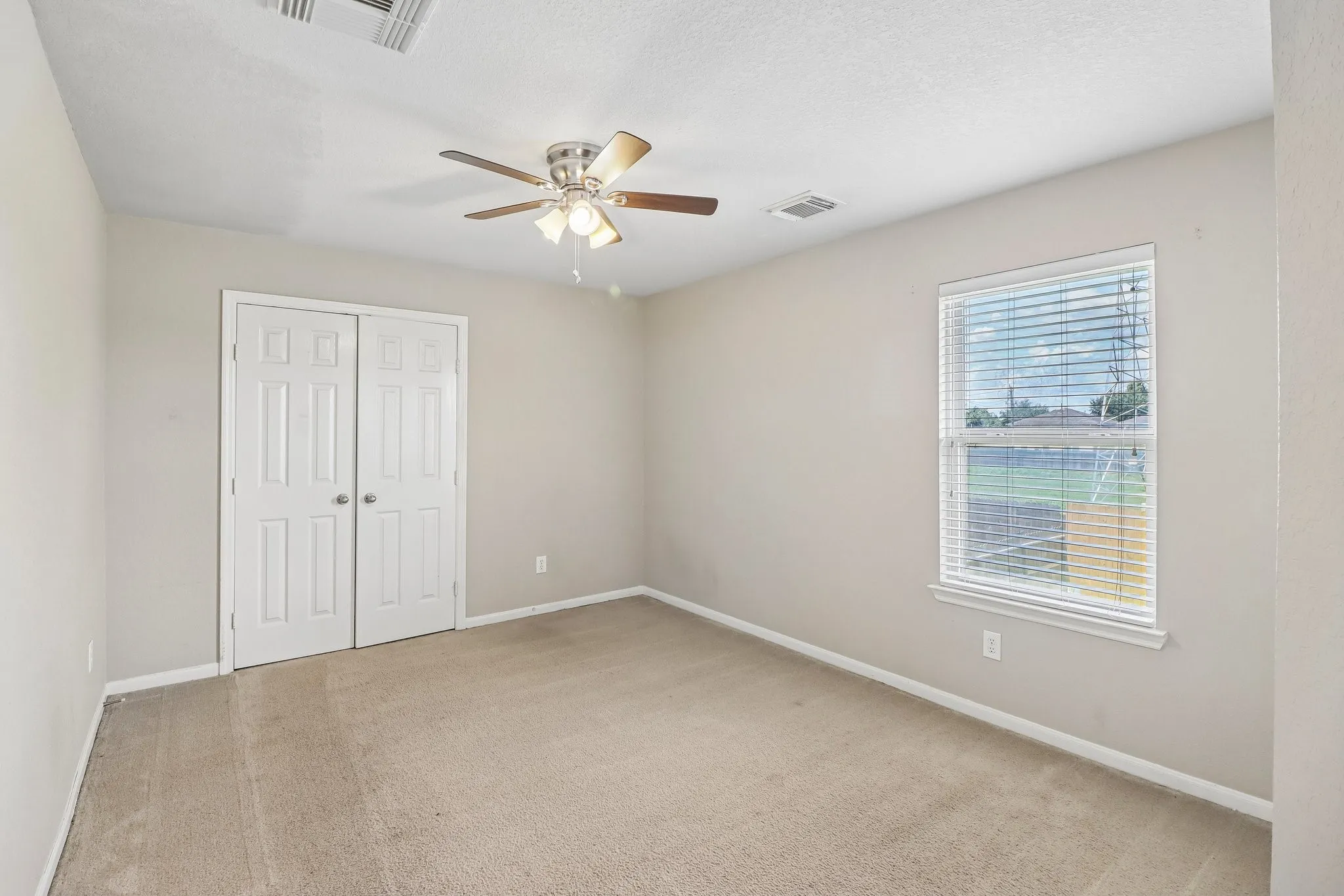 Single Family Residence For Sale in Fort Bend County , 13914 Bonnetbriar Lane, Sugar Land, Texas 77498, 4 Bedroom, 3 Bathroom, 2 Garage spaces, 2,368 Sqft, built in 2005, mls#21356012, Real Estate Agent in Sugar Land, Homes For Sale in Fort Bend county, Homes For Sale in Sugar Land, Realtor in Sugar Land Texas, Real Estate Brokerage Independent Realty Texas, Luminita Cordes Realtor