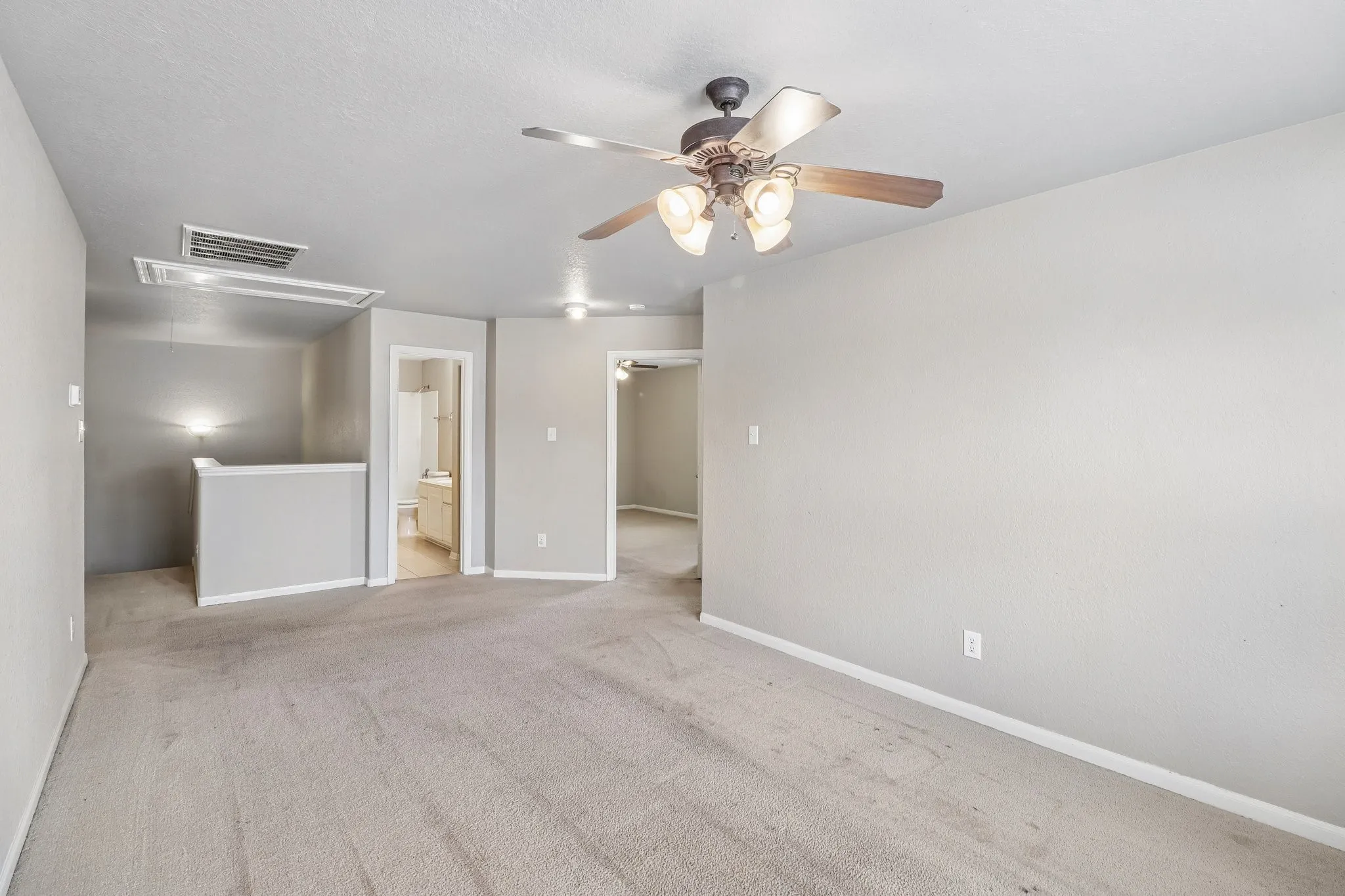 Single Family Residence For Sale in Fort Bend County , 13914 Bonnetbriar Lane, Sugar Land, Texas 77498, 4 Bedroom, 3 Bathroom, 2 Garage spaces, 2,368 Sqft, built in 2005, mls#21356012, Real Estate Agent in Sugar Land, Homes For Sale in Fort Bend county, Homes For Sale in Sugar Land, Realtor in Sugar Land Texas, Real Estate Brokerage Independent Realty Texas, Luminita Cordes Realtor