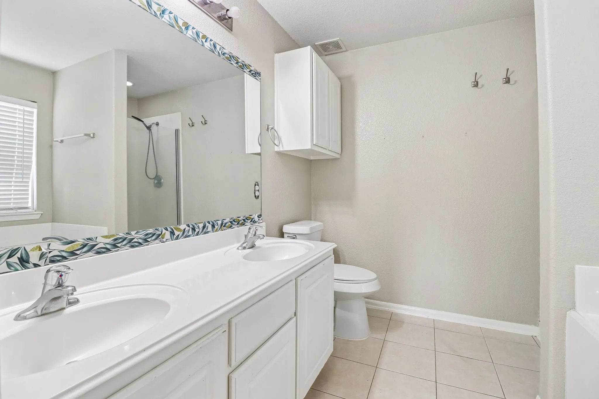 Single Family Residence For Sale in Fort Bend County , 13914 Bonnetbriar Lane, Sugar Land, Texas 77498, 4 Bedroom, 3 Bathroom, 2 Garage spaces, 2,368 Sqft, built in 2005, mls#21356012, Real Estate Agent in Sugar Land, Homes For Sale in Fort Bend county, Homes For Sale in Sugar Land, Realtor in Sugar Land Texas, Real Estate Brokerage Independent Realty Texas, Luminita Cordes Realtor