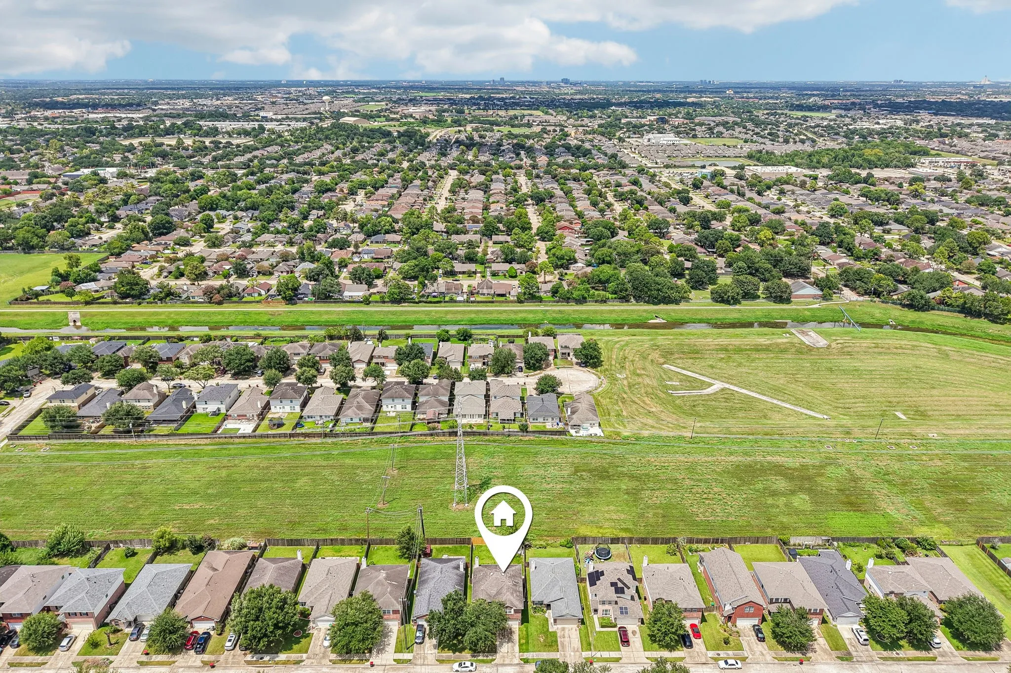 Single Family Residence For Sale in Fort Bend County , 13914 Bonnetbriar Lane, Sugar Land, Texas 77498, 4 Bedroom, 3 Bathroom, 2 Garage spaces, 2,368 Sqft, built in 2005, mls#21356012, Real Estate Agent in Sugar Land, Homes For Sale in Fort Bend county, Homes For Sale in Sugar Land, Realtor in Sugar Land Texas, Real Estate Brokerage Independent Realty Texas, Luminita Cordes Realtor