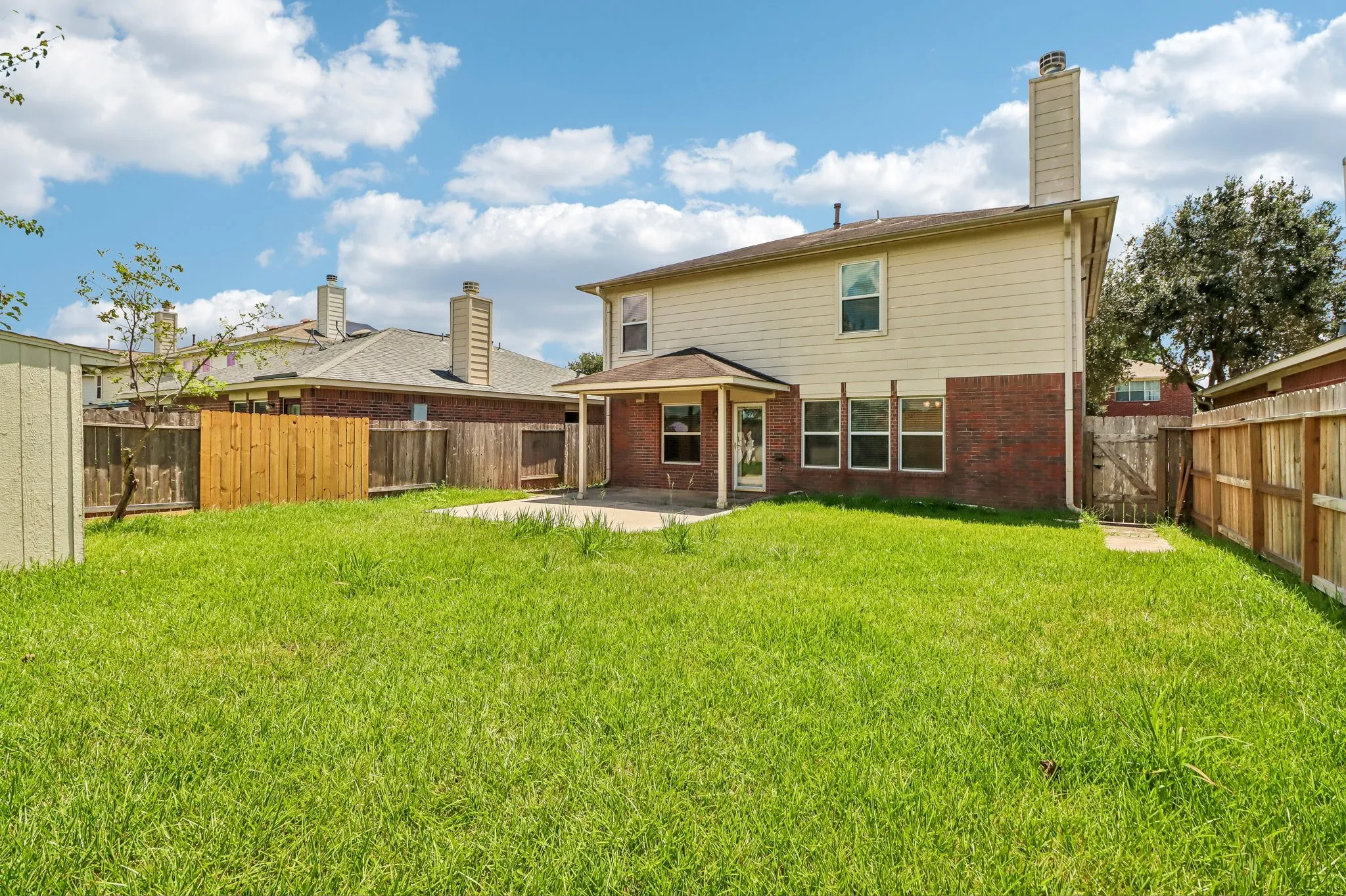 Single Family Residence For Sale in Fort Bend County , 13914 Bonnetbriar Lane, Sugar Land, Texas 77498, 4 Bedroom, 3 Bathroom, 2 Garage spaces, 2,368 Sqft, built in 2005, mls#21356012, Real Estate Agent in Sugar Land, Homes For Sale in Fort Bend county, Homes For Sale in Sugar Land, Realtor in Sugar Land Texas, Real Estate Brokerage Independent Realty Texas, Luminita Cordes Realtor