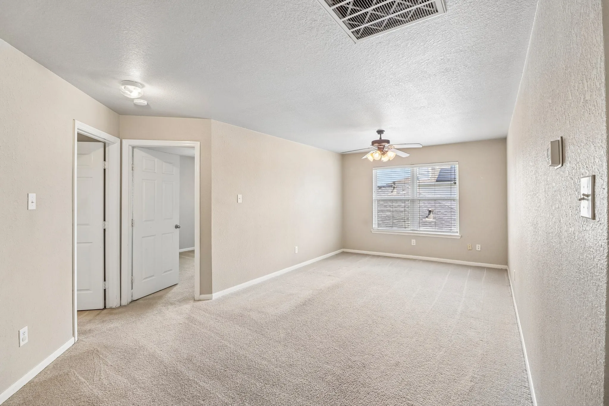 Single Family Residence For Sale in Fort Bend County , 13914 Bonnetbriar Lane, Sugar Land, Texas 77498, 4 Bedroom, 3 Bathroom, 2 Garage spaces, 2,368 Sqft, built in 2005, mls#21356012, Real Estate Agent in Sugar Land, Homes For Sale in Fort Bend county, Homes For Sale in Sugar Land, Realtor in Sugar Land Texas, Real Estate Brokerage Independent Realty Texas, Luminita Cordes Realtor