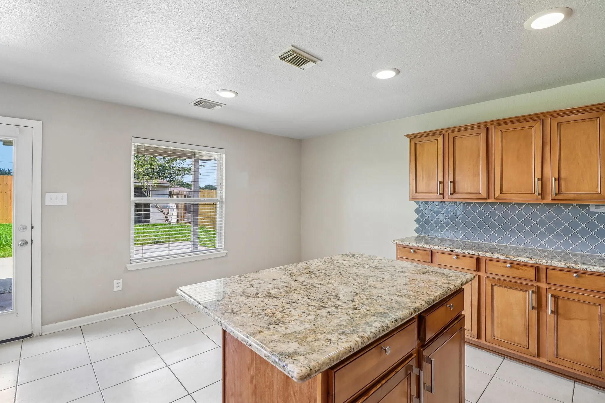 Single Family Residence For Sale in Fort Bend County , 13914 Bonnetbriar Lane, Sugar Land, Texas 77498, 4 Bedroom, 3 Bathroom, 2 Garage spaces, 2,368 Sqft, built in 2005, mls#21356012, Real Estate Agent in Sugar Land, Homes For Sale in Fort Bend county, Homes For Sale in Sugar Land, Realtor in Sugar Land Texas, Real Estate Brokerage Independent Realty Texas, Luminita Cordes Realtor