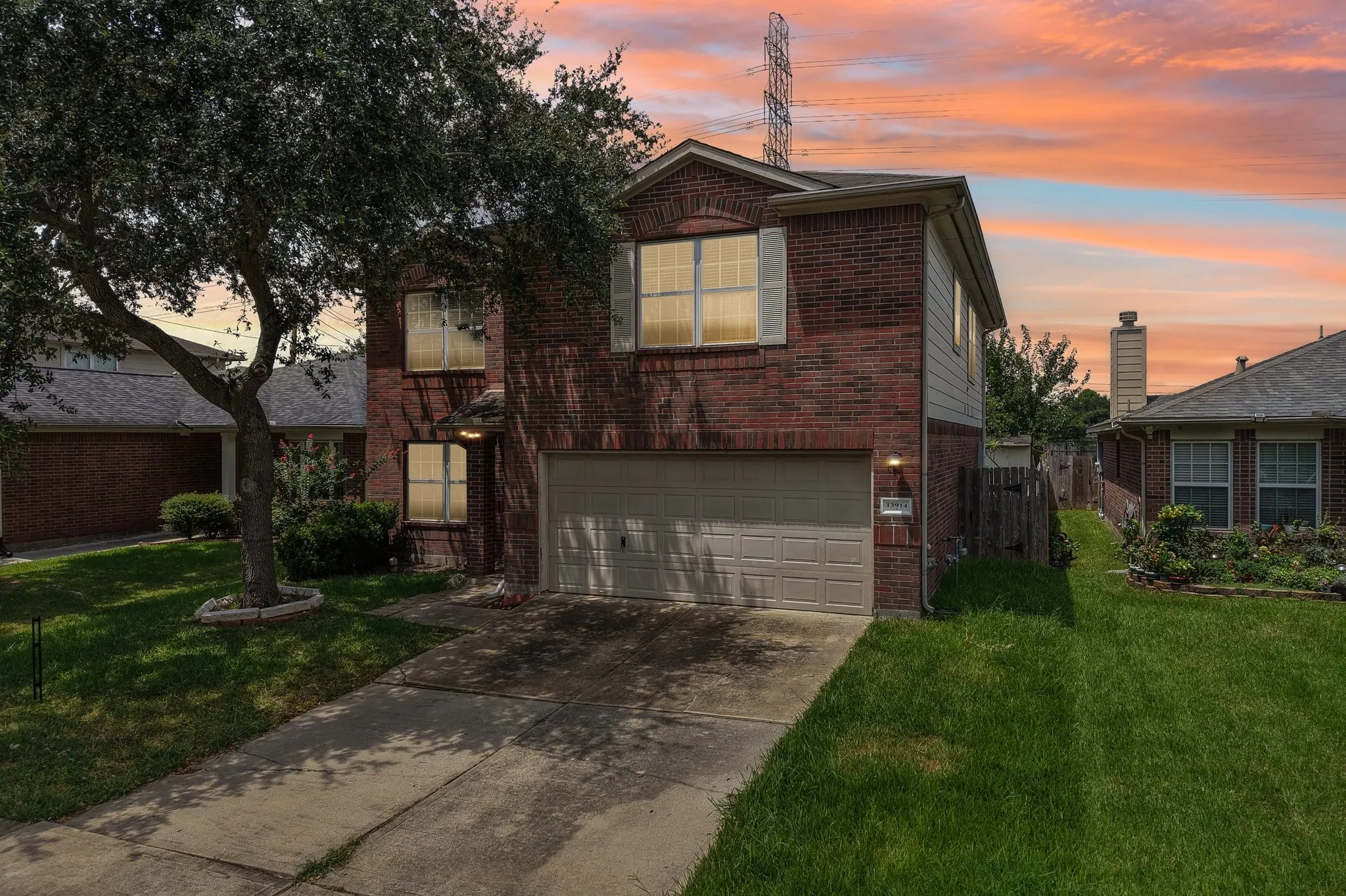 Single Family Residence For Sale in Fort Bend County , 13914 Bonnetbriar Lane, Sugar Land, Texas 77498, 4 Bedroom, 3 Bathroom, 2 Garage spaces, 2,368 Sqft, built in 2005, mls#21356012, Real Estate Agent in Sugar Land, Homes For Sale in Fort Bend county, Homes For Sale in Sugar Land, Realtor in Sugar Land Texas, Real Estate Brokerage Independent Realty Texas, Luminita Cordes Realtor