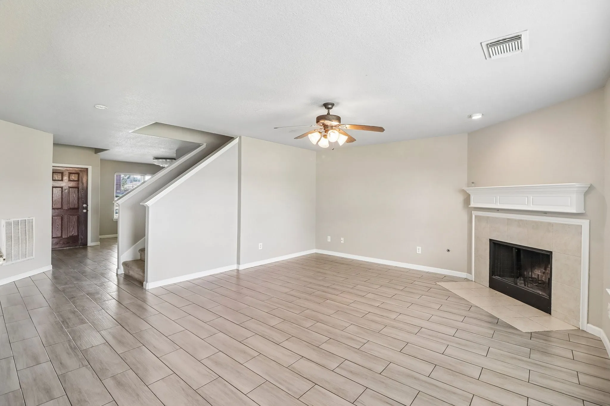 Single Family Residence For Sale in Fort Bend County , 13914 Bonnetbriar Lane, Sugar Land, Texas 77498, 4 Bedroom, 3 Bathroom, 2 Garage spaces, 2,368 Sqft, built in 2005, mls#21356012, Real Estate Agent in Sugar Land, Homes For Sale in Fort Bend county, Homes For Sale in Sugar Land, Realtor in Sugar Land Texas, Real Estate Brokerage Independent Realty Texas, Luminita Cordes Realtor
