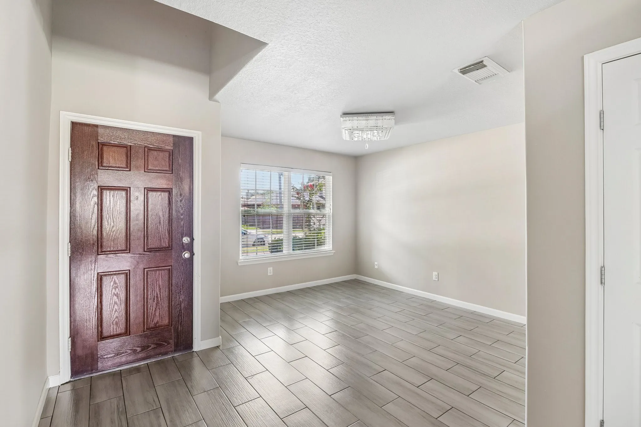 Single Family Residence For Sale in Fort Bend County , 13914 Bonnetbriar Lane, Sugar Land, Texas 77498, 4 Bedroom, 3 Bathroom, 2 Garage spaces, 2,368 Sqft, built in 2005, mls#21356012, Real Estate Agent in Sugar Land, Homes For Sale in Fort Bend county, Homes For Sale in Sugar Land, Realtor in Sugar Land Texas, Real Estate Brokerage Independent Realty Texas, Luminita Cordes Realtor