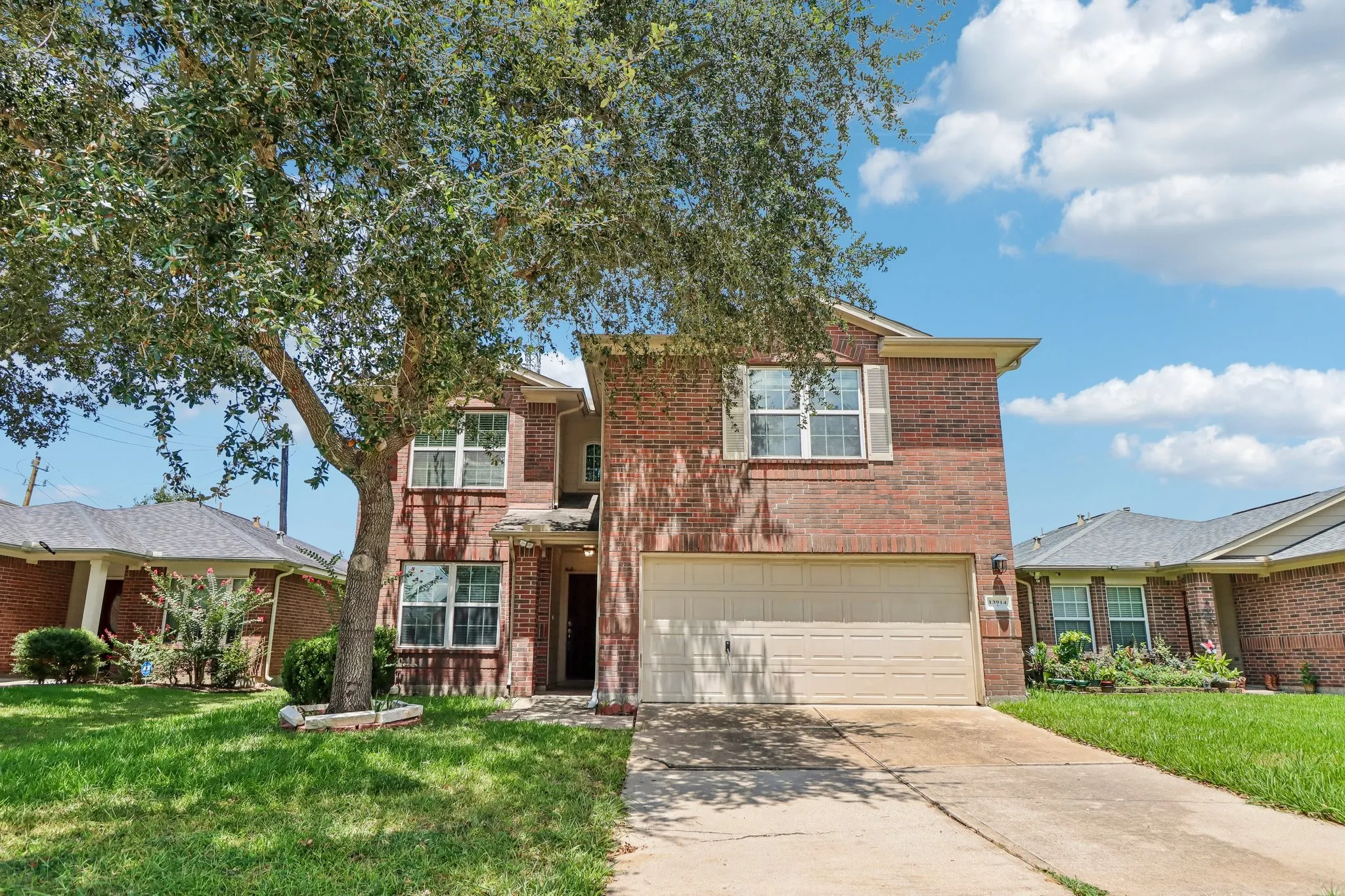 Single Family Residence For Sale in Fort Bend County , 13914 Bonnetbriar Lane, Sugar Land, Texas 77498, 4 Bedroom, 3 Bathroom, 2 Garage spaces, 2,368 Sqft, built in 2005, mls#21356012, Real Estate Agent in Sugar Land, Homes For Sale in Fort Bend county, Homes For Sale in Sugar Land, Realtor in Sugar Land Texas, Real Estate Brokerage Independent Realty Texas, Luminita Cordes Realtor