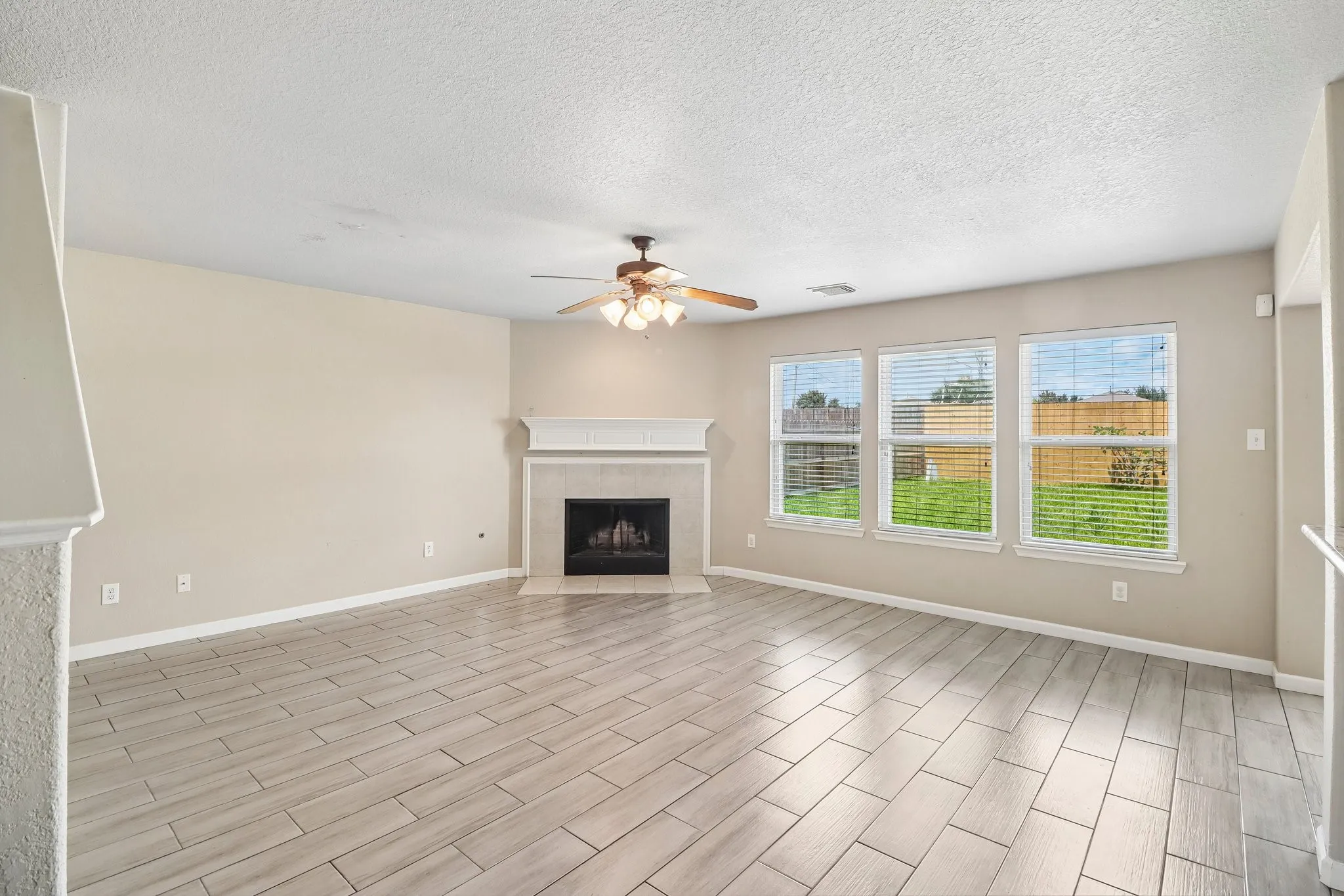 Single Family Residence For Sale in Fort Bend County , 13914 Bonnetbriar Lane, Sugar Land, Texas 77498, 4 Bedroom, 3 Bathroom, 2 Garage spaces, 2,368 Sqft, built in 2005, mls#21356012, Real Estate Agent in Sugar Land, Homes For Sale in Fort Bend county, Homes For Sale in Sugar Land, Realtor in Sugar Land Texas, Real Estate Brokerage Independent Realty Texas, Luminita Cordes Realtor