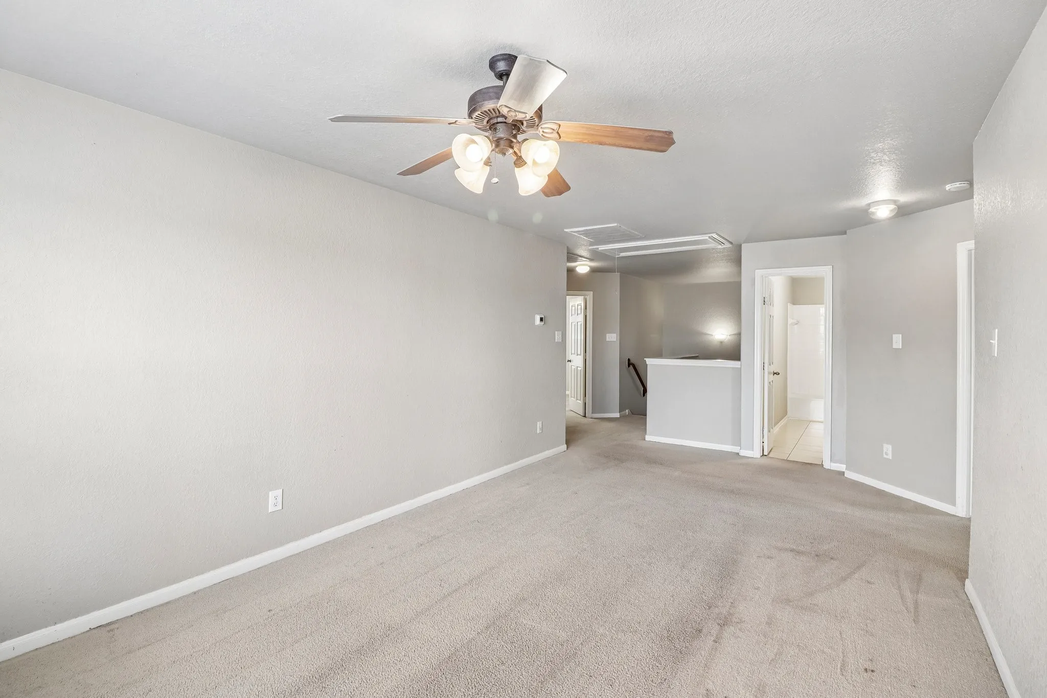 Single Family Residence For Sale in Fort Bend County , 13914 Bonnetbriar Lane, Sugar Land, Texas 77498, 4 Bedroom, 3 Bathroom, 2 Garage spaces, 2,368 Sqft, built in 2005, mls#21356012, Real Estate Agent in Sugar Land, Homes For Sale in Fort Bend county, Homes For Sale in Sugar Land, Realtor in Sugar Land Texas, Real Estate Brokerage Independent Realty Texas, Luminita Cordes Realtor