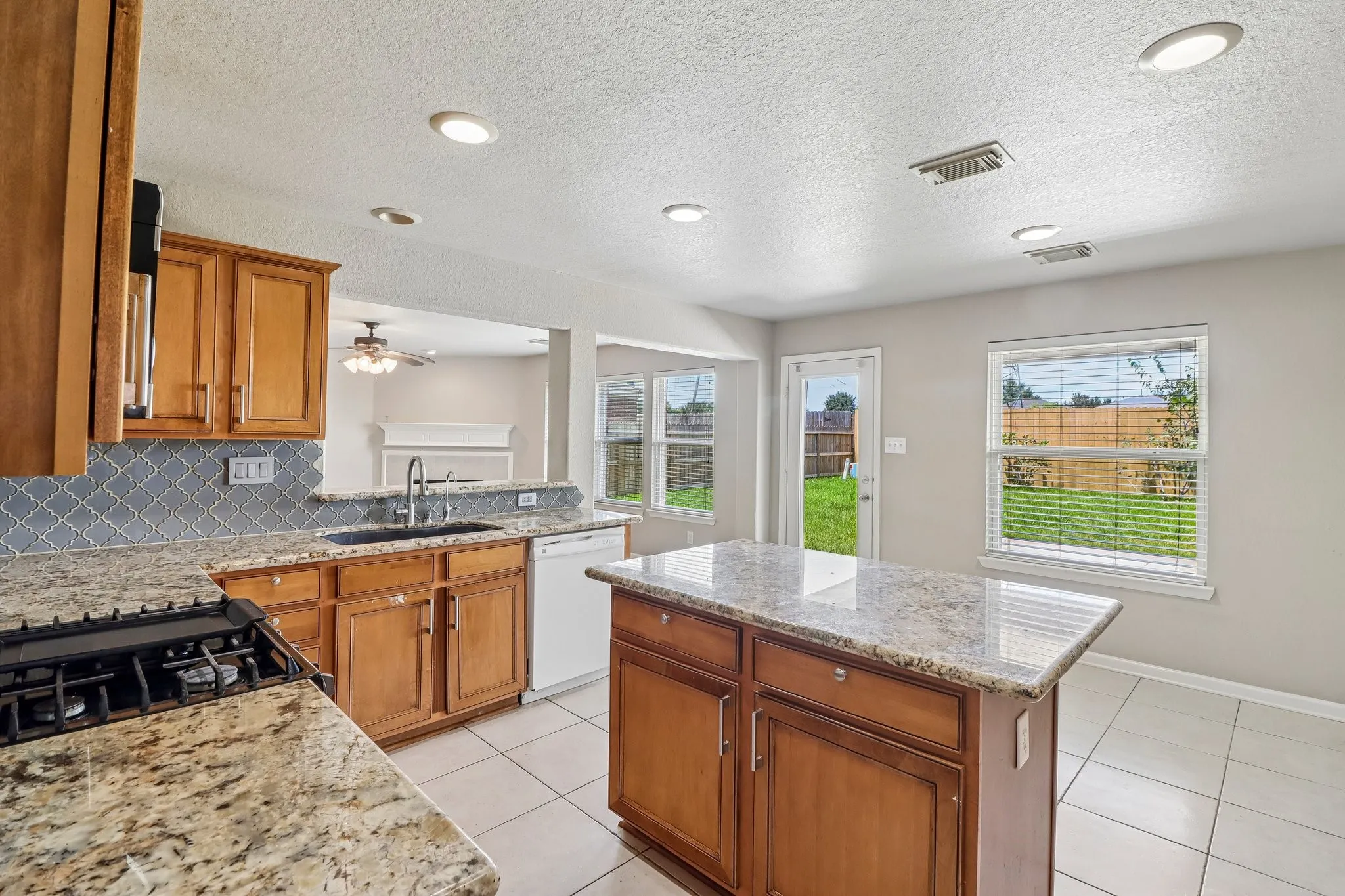 Single Family Residence For Sale in Fort Bend County , 13914 Bonnetbriar Lane, Sugar Land, Texas 77498, 4 Bedroom, 3 Bathroom, 2 Garage spaces, 2,368 Sqft, built in 2005, mls#21356012, Real Estate Agent in Sugar Land, Homes For Sale in Fort Bend county, Homes For Sale in Sugar Land, Realtor in Sugar Land Texas, Real Estate Brokerage Independent Realty Texas, Luminita Cordes Realtor