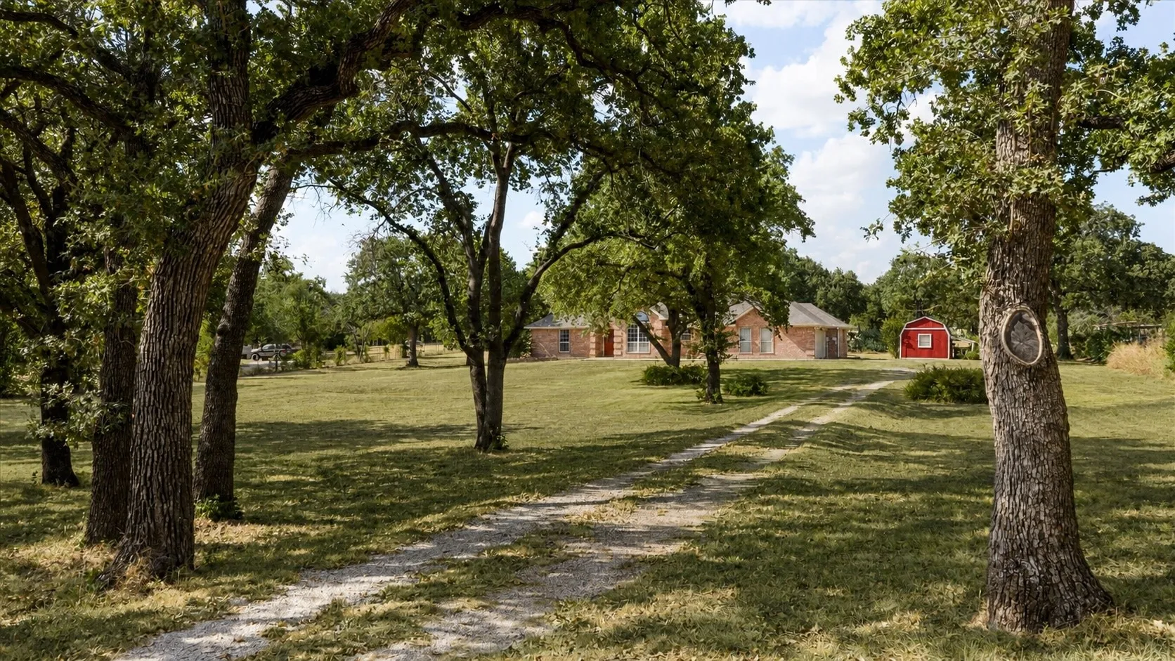 Single Family Residence For Sale in Parker County , 4201 E Bankhead Highway, Weatherford, Texas 76087, 3 Bedroom, 2 Bathroom, 2 Garage spaces, 2,144 Sqft, built in 1995, mls#21358892, Real Estate Agent in Weatherford, Homes For Sale in Parker county, Homes For Sale in Weatherford, Realtor in Weatherford Texas, Real Estate Brokerage Independent Realty Texas, Luminita Cordes Realtor