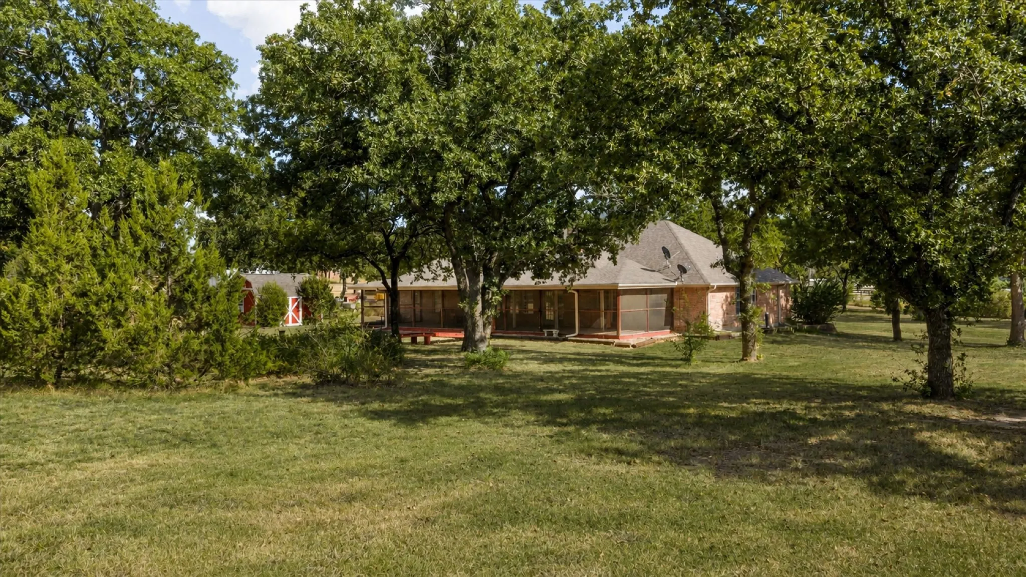 Single Family Residence For Sale in Parker County , 4201 E Bankhead Highway, Weatherford, Texas 76087, 3 Bedroom, 2 Bathroom, 2 Garage spaces, 2,144 Sqft, built in 1995, mls#21358892, Real Estate Agent in Weatherford, Homes For Sale in Parker county, Homes For Sale in Weatherford, Realtor in Weatherford Texas, Real Estate Brokerage Independent Realty Texas, Luminita Cordes Realtor