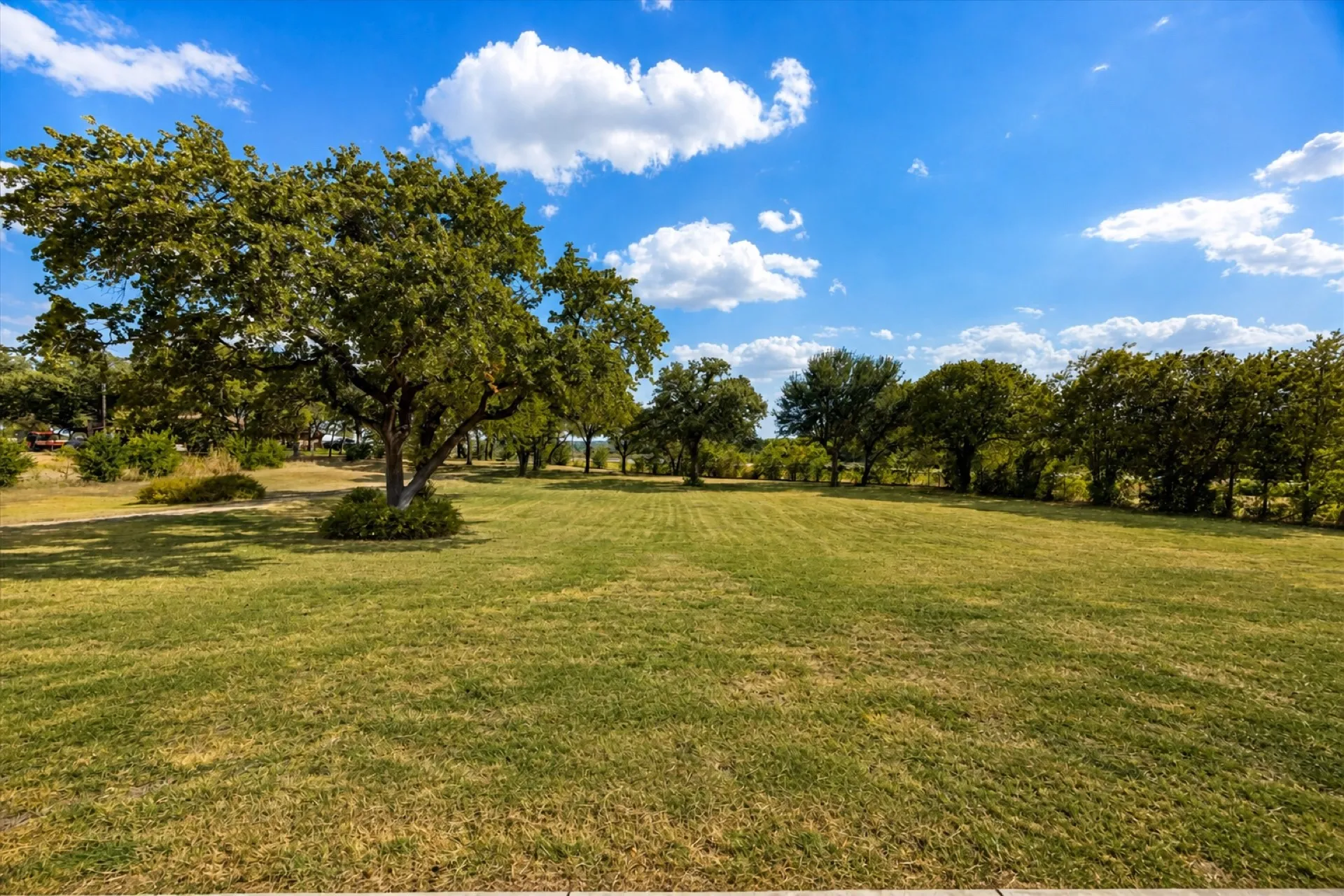 Single Family Residence For Sale in Parker County , 4201 E Bankhead Highway, Weatherford, Texas 76087, 3 Bedroom, 2 Bathroom, 2 Garage spaces, 2,144 Sqft, built in 1995, mls#21358892, Real Estate Agent in Weatherford, Homes For Sale in Parker county, Homes For Sale in Weatherford, Realtor in Weatherford Texas, Real Estate Brokerage Independent Realty Texas, Luminita Cordes Realtor
