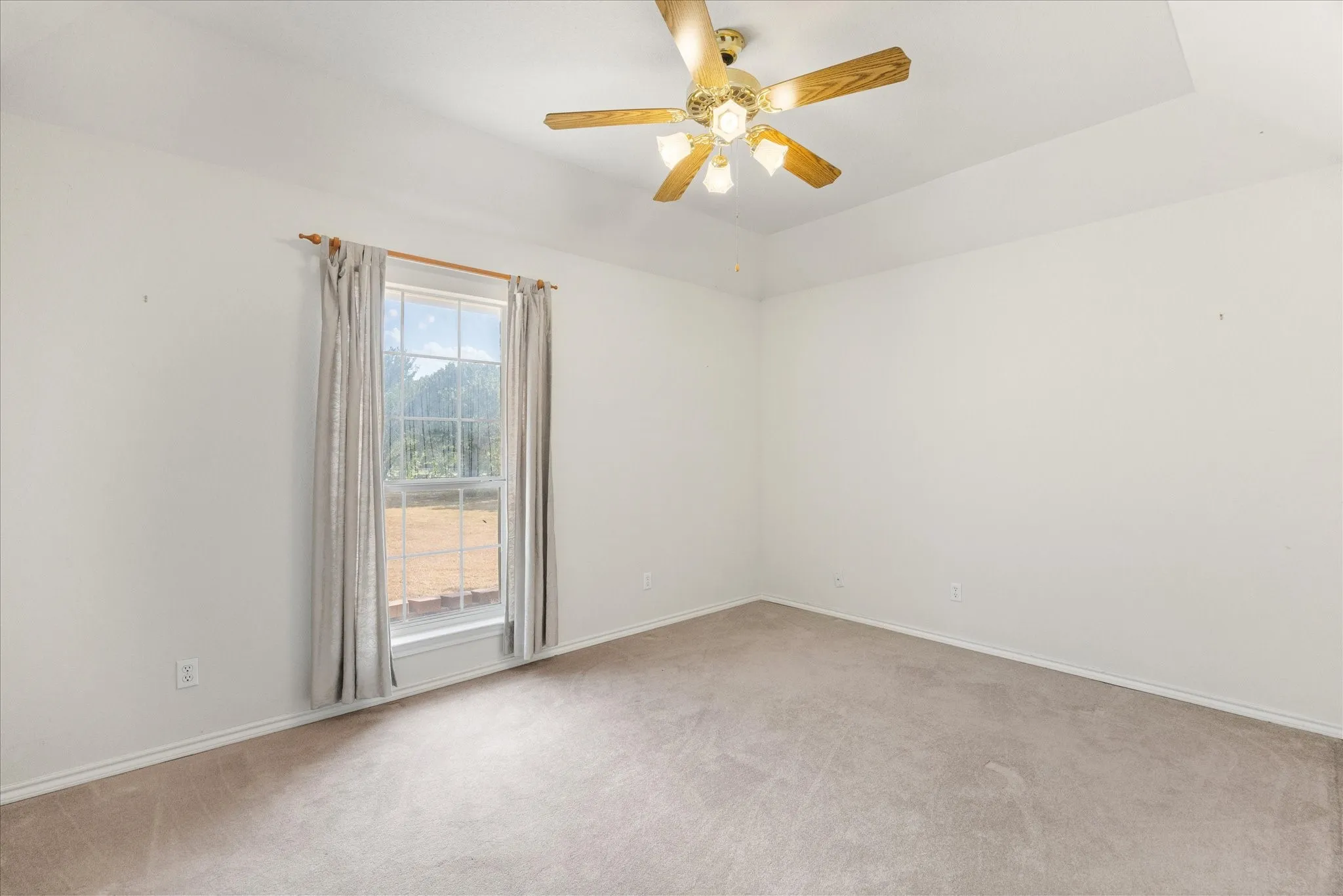 Single Family Residence For Sale in Parker County , 4201 E Bankhead Highway, Weatherford, Texas 76087, 3 Bedroom, 2 Bathroom, 2 Garage spaces, 2,144 Sqft, built in 1995, mls#21358892, Real Estate Agent in Weatherford, Homes For Sale in Parker county, Homes For Sale in Weatherford, Realtor in Weatherford Texas, Real Estate Brokerage Independent Realty Texas, Luminita Cordes Realtor