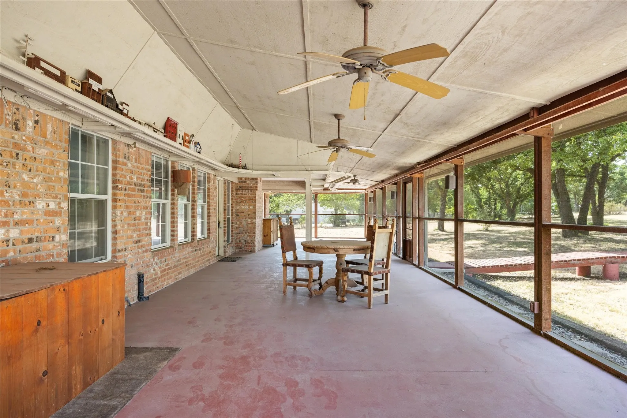 Single Family Residence For Sale in Parker County , 4201 E Bankhead Highway, Weatherford, Texas 76087, 3 Bedroom, 2 Bathroom, 2 Garage spaces, 2,144 Sqft, built in 1995, mls#21358892, Real Estate Agent in Weatherford, Homes For Sale in Parker county, Homes For Sale in Weatherford, Realtor in Weatherford Texas, Real Estate Brokerage Independent Realty Texas, Luminita Cordes Realtor