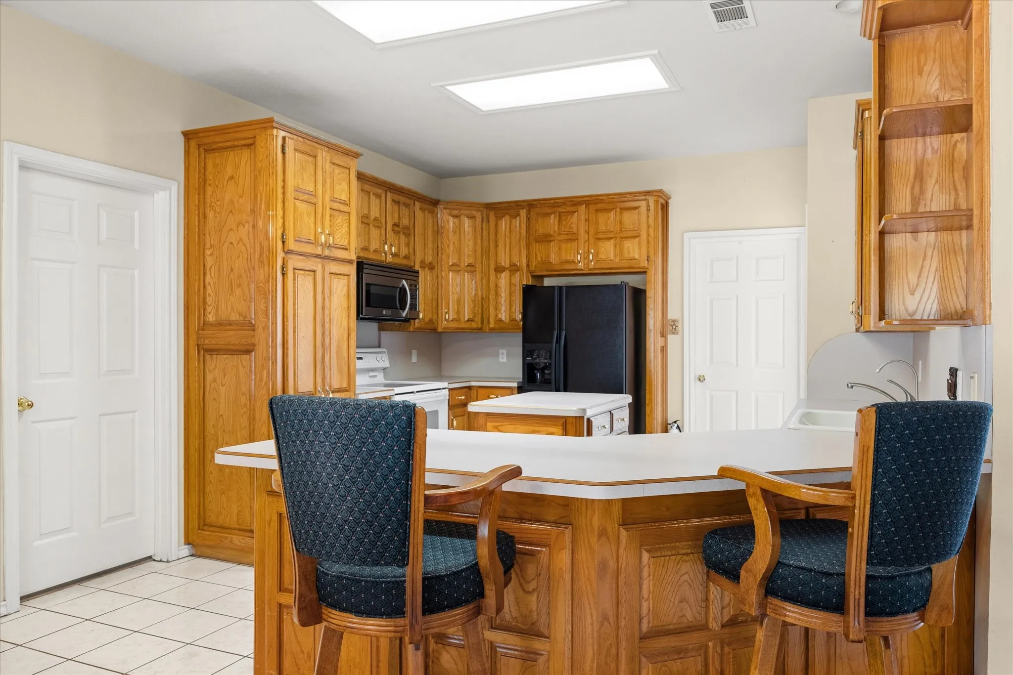 Single Family Residence For Sale in Parker County , 4201 E Bankhead Highway, Weatherford, Texas 76087, 3 Bedroom, 2 Bathroom, 2 Garage spaces, 2,144 Sqft, built in 1995, mls#21358892, Real Estate Agent in Weatherford, Homes For Sale in Parker county, Homes For Sale in Weatherford, Realtor in Weatherford Texas, Real Estate Brokerage Independent Realty Texas, Luminita Cordes Realtor