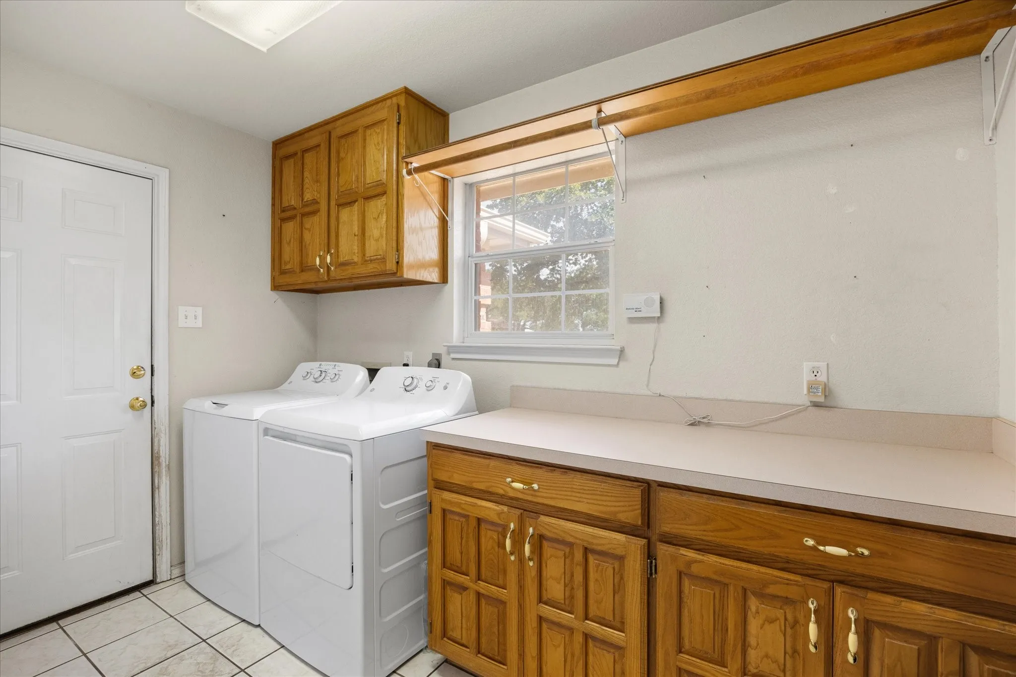 Single Family Residence For Sale in Parker County , 4201 E Bankhead Highway, Weatherford, Texas 76087, 3 Bedroom, 2 Bathroom, 2 Garage spaces, 2,144 Sqft, built in 1995, mls#21358892, Real Estate Agent in Weatherford, Homes For Sale in Parker county, Homes For Sale in Weatherford, Realtor in Weatherford Texas, Real Estate Brokerage Independent Realty Texas, Luminita Cordes Realtor