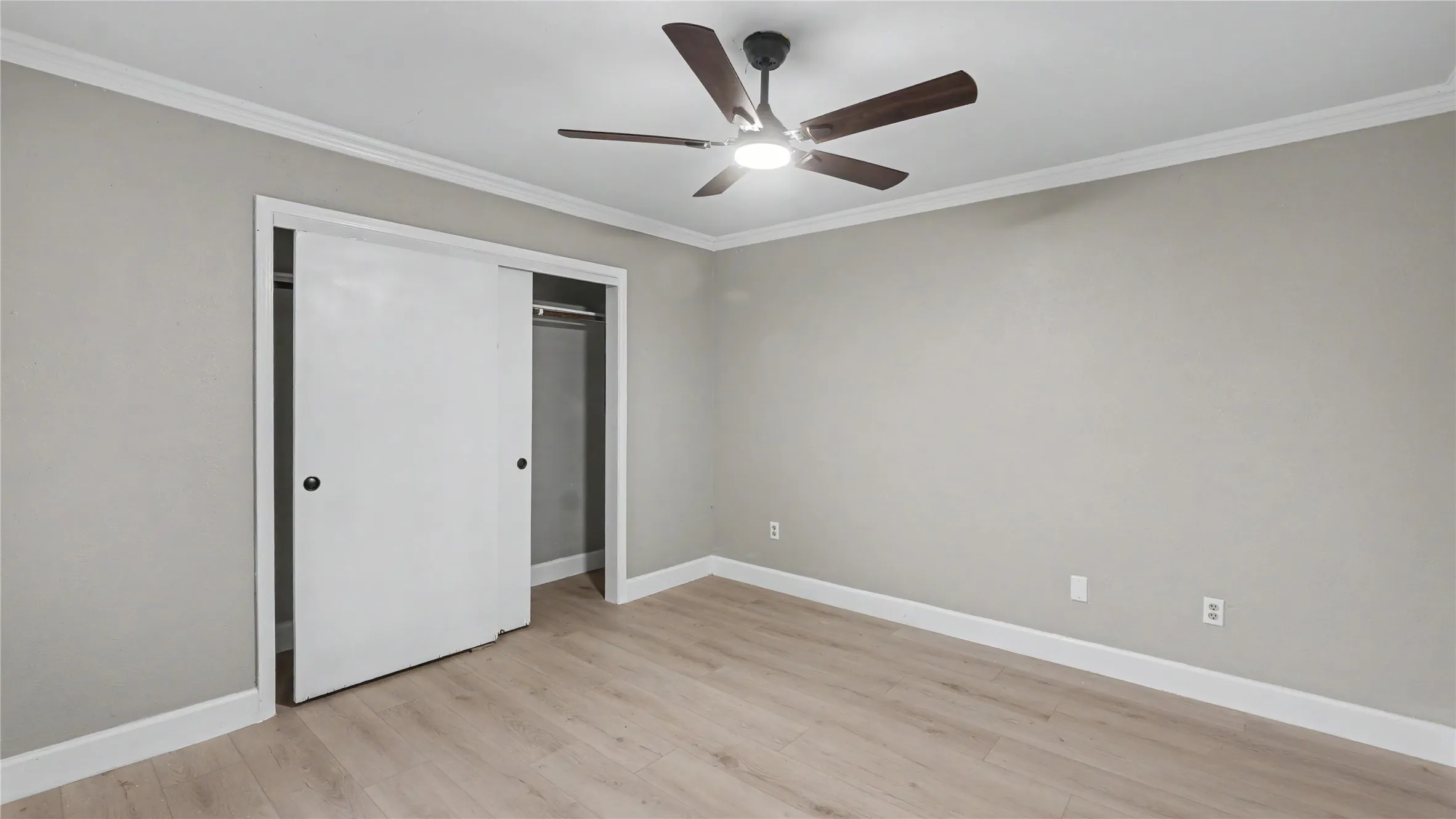 Duplex For Rent in Tarrant County , 2755 Parkchester Drive, Arlington, Texas 76015, 2 Bedroom, 2 Bathroom, Garage spaces, 1,037 Sqft, built in 1978, mls#21362011, Real Estate Agent in Arlington, Homes For Rent in Tarrant county, Homes For Rent in Arlington, Realtor in Arlington Texas, Real Estate Brokerage Independent Realty Texas, Luminita Cordes Realtor