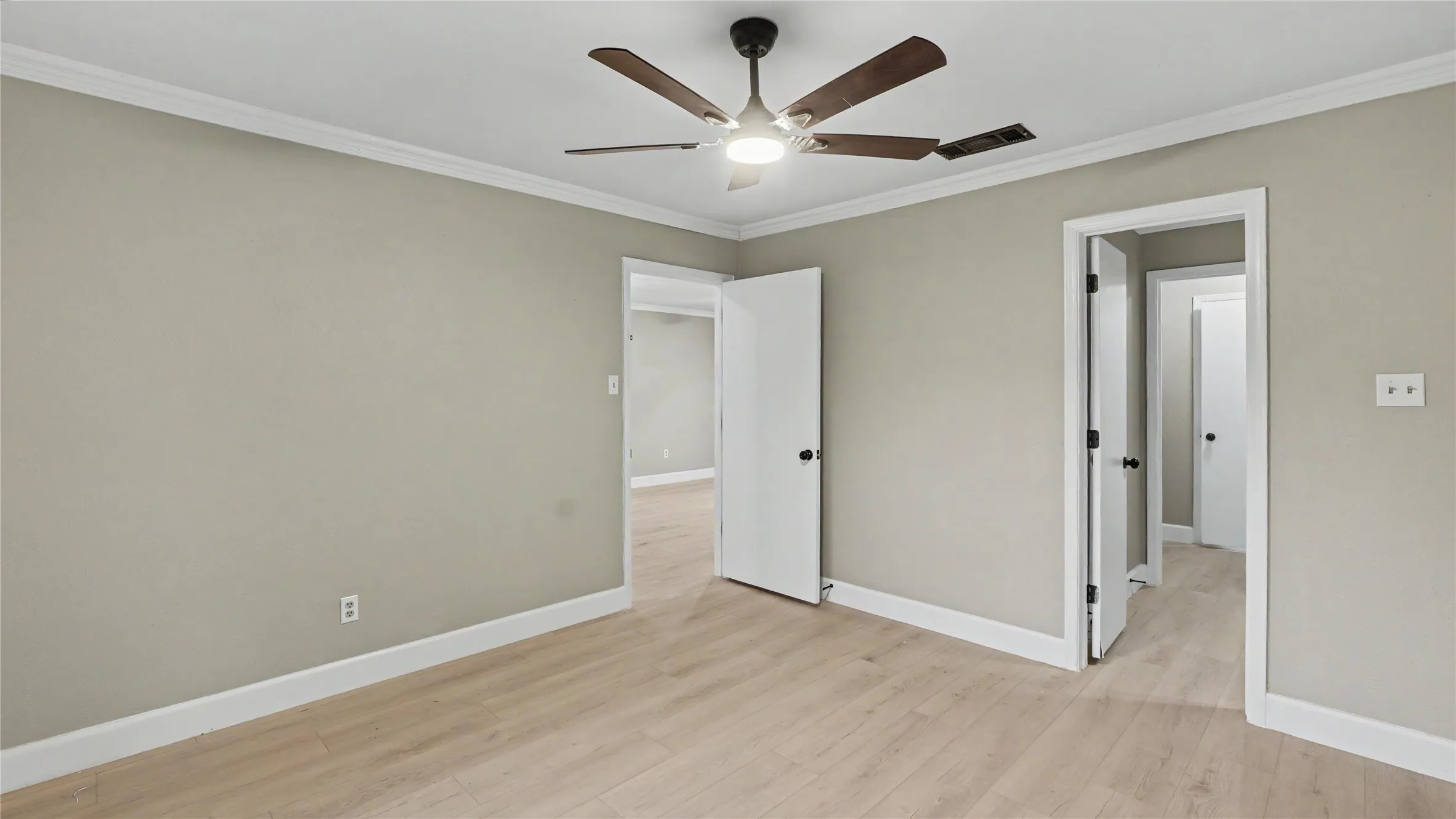 Duplex For Rent in Tarrant County , 2755 Parkchester Drive, Arlington, Texas 76015, 2 Bedroom, 2 Bathroom, Garage spaces, 1,037 Sqft, built in 1978, mls#21362011, Real Estate Agent in Arlington, Homes For Rent in Tarrant county, Homes For Rent in Arlington, Realtor in Arlington Texas, Real Estate Brokerage Independent Realty Texas, Luminita Cordes Realtor
