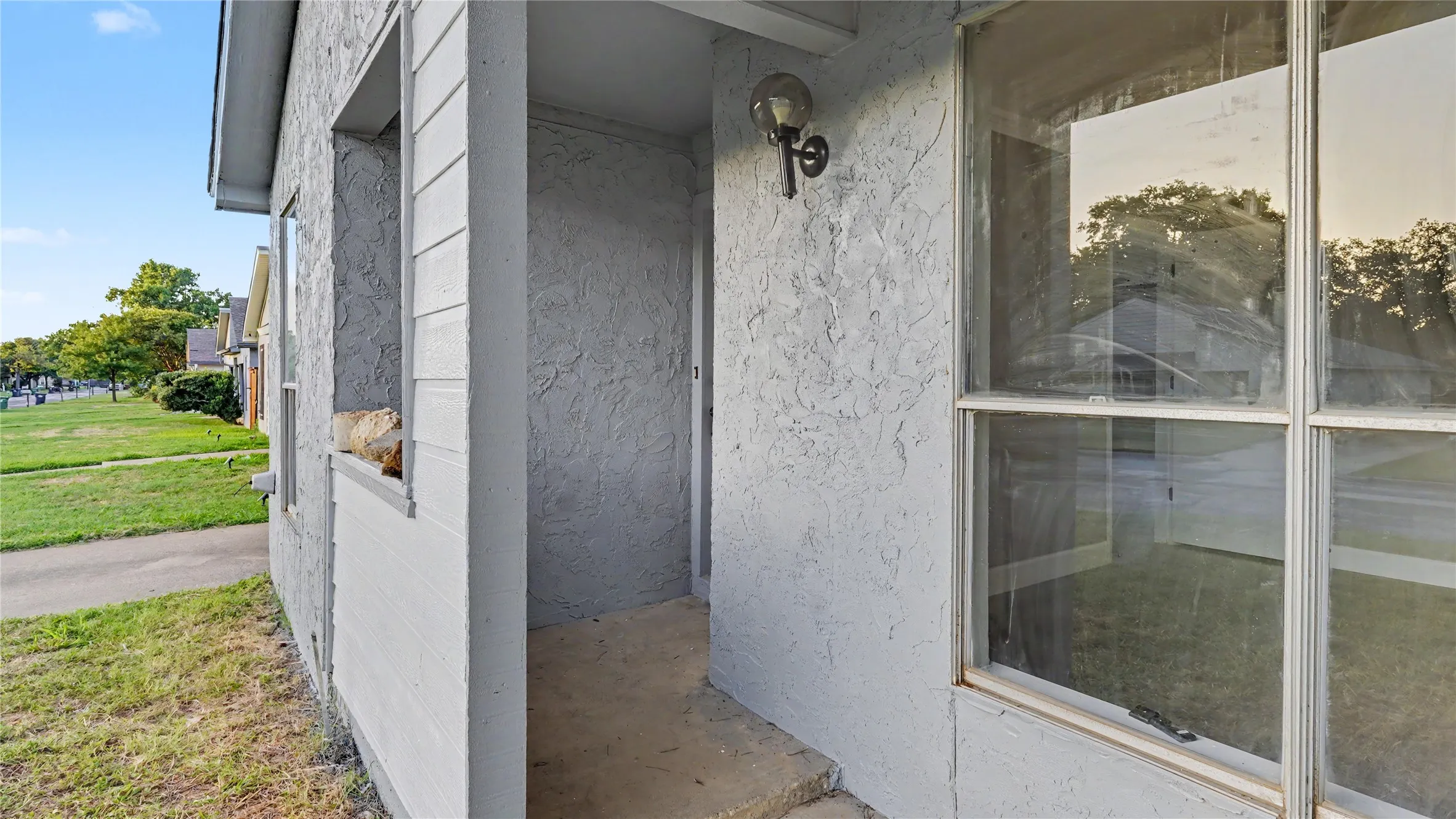 Duplex For Rent in Tarrant County , 2755 Parkchester Drive, Arlington, Texas 76015, 2 Bedroom, 2 Bathroom, Garage spaces, 1,037 Sqft, built in 1978, mls#21362011, Real Estate Agent in Arlington, Homes For Rent in Tarrant county, Homes For Rent in Arlington, Realtor in Arlington Texas, Real Estate Brokerage Independent Realty Texas, Luminita Cordes Realtor