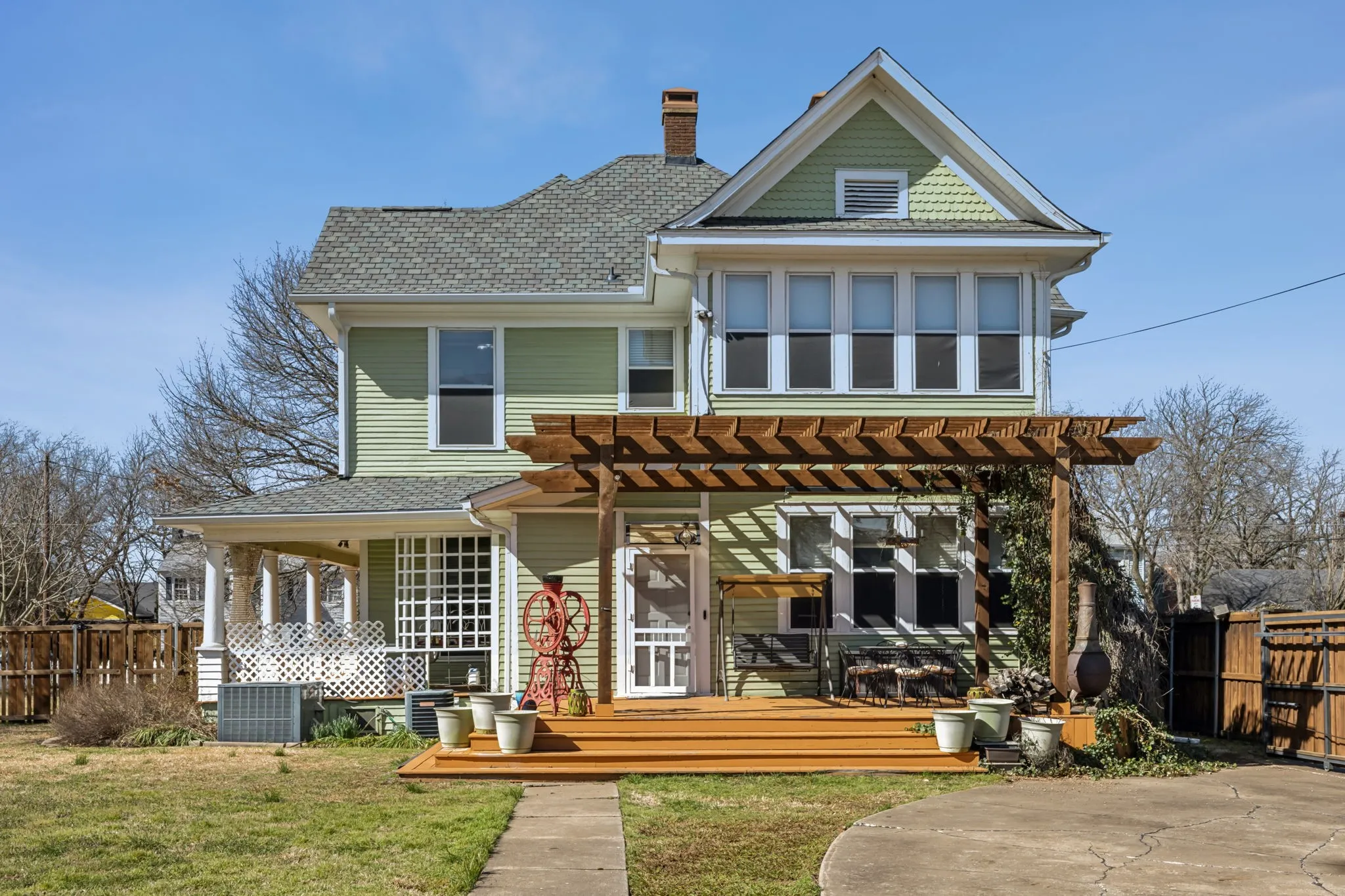 Single Family Residence For Sale in Grayson County , 819 S Crockett Street, Sherman, Texas 75090, 3 Bedroom, 2 Bathroom, 2 Garage spaces, 2,800 Sqft, built in 1890, mls#21362054, Real Estate Agent in Sherman, Homes For Sale in Grayson county, Homes For Sale in Sherman, Realtor in Sherman Texas, Real Estate Brokerage Independent Realty Texas, Luminita Cordes Realtor
