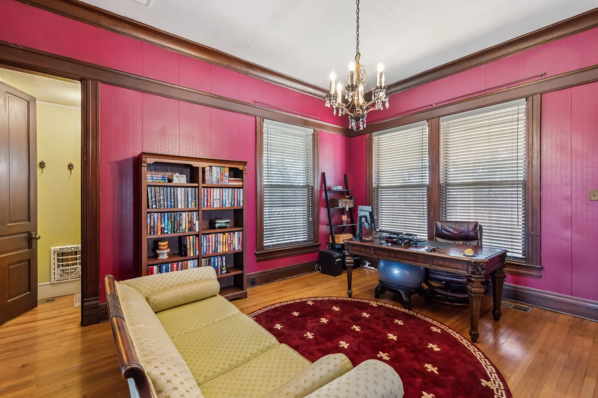 Single Family Residence For Sale in Grayson County , 819 S Crockett Street, Sherman, Texas 75090, 3 Bedroom, 2 Bathroom, 2 Garage spaces, 2,800 Sqft, built in 1890, mls#21362054, Real Estate Agent in Sherman, Homes For Sale in Grayson county, Homes For Sale in Sherman, Realtor in Sherman Texas, Real Estate Brokerage Independent Realty Texas, Luminita Cordes Realtor