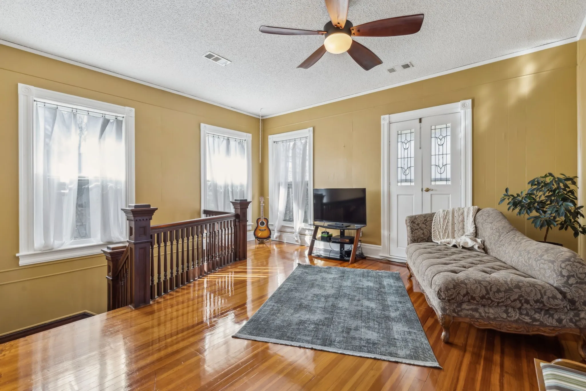Single Family Residence For Sale in Grayson County , 819 S Crockett Street, Sherman, Texas 75090, 3 Bedroom, 2 Bathroom, 2 Garage spaces, 2,800 Sqft, built in 1890, mls#21362054, Real Estate Agent in Sherman, Homes For Sale in Grayson county, Homes For Sale in Sherman, Realtor in Sherman Texas, Real Estate Brokerage Independent Realty Texas, Luminita Cordes Realtor