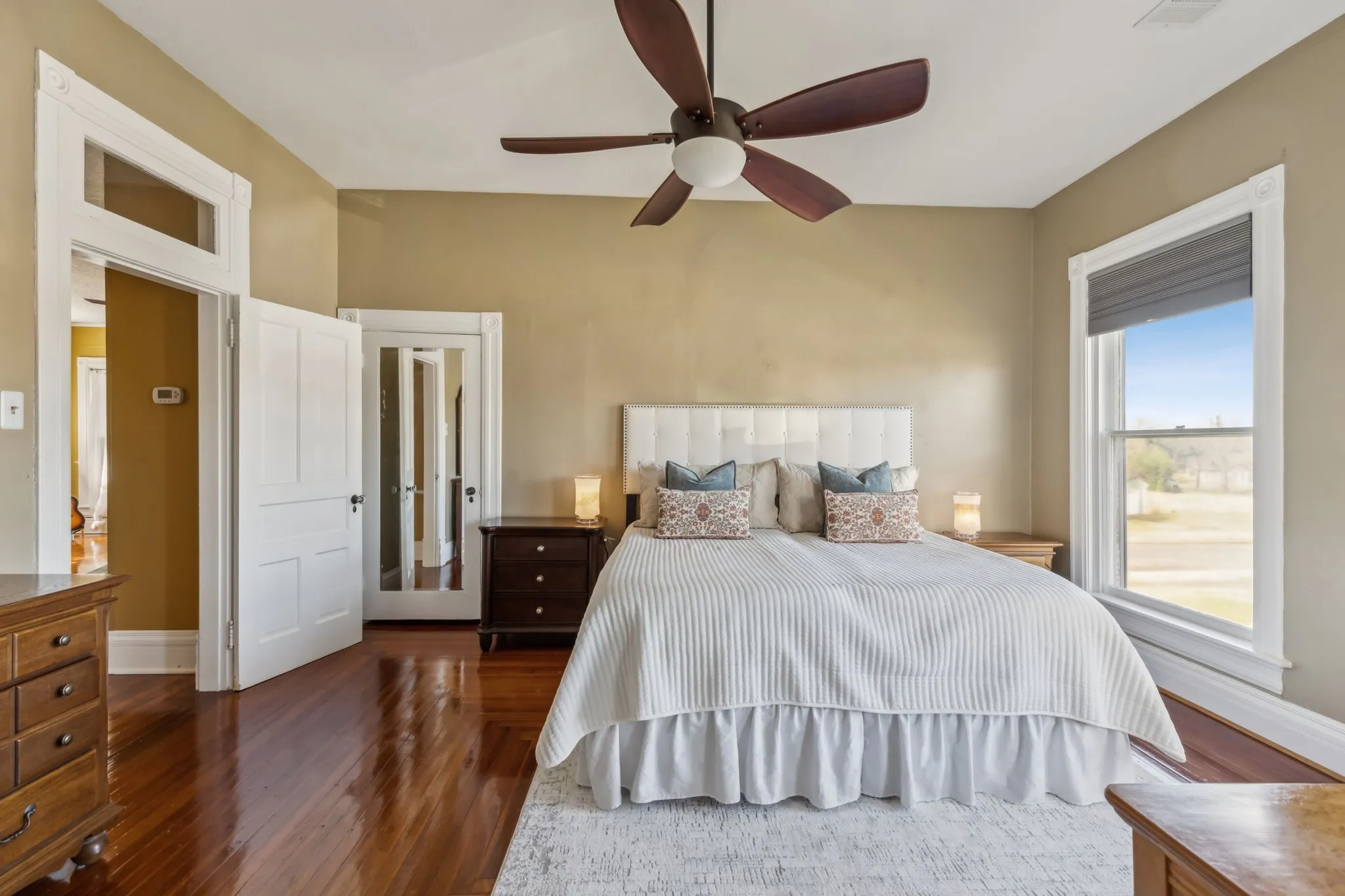Single Family Residence For Sale in Grayson County , 819 S Crockett Street, Sherman, Texas 75090, 3 Bedroom, 2 Bathroom, 2 Garage spaces, 2,800 Sqft, built in 1890, mls#21362054, Real Estate Agent in Sherman, Homes For Sale in Grayson county, Homes For Sale in Sherman, Realtor in Sherman Texas, Real Estate Brokerage Independent Realty Texas, Luminita Cordes Realtor