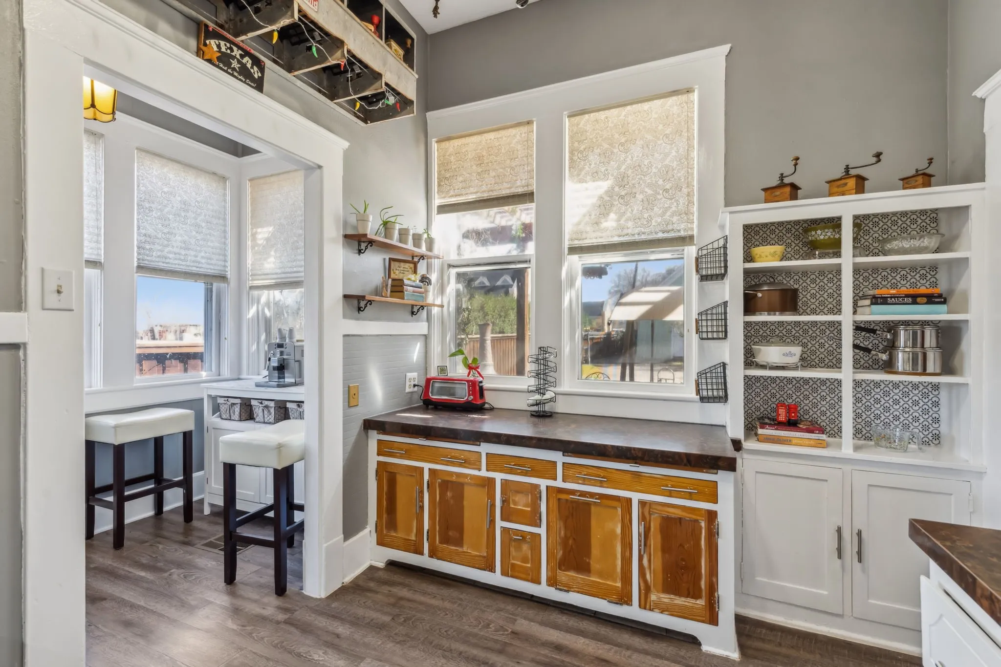 Single Family Residence For Sale in Grayson County , 819 S Crockett Street, Sherman, Texas 75090, 3 Bedroom, 2 Bathroom, 2 Garage spaces, 2,800 Sqft, built in 1890, mls#21362054, Real Estate Agent in Sherman, Homes For Sale in Grayson county, Homes For Sale in Sherman, Realtor in Sherman Texas, Real Estate Brokerage Independent Realty Texas, Luminita Cordes Realtor