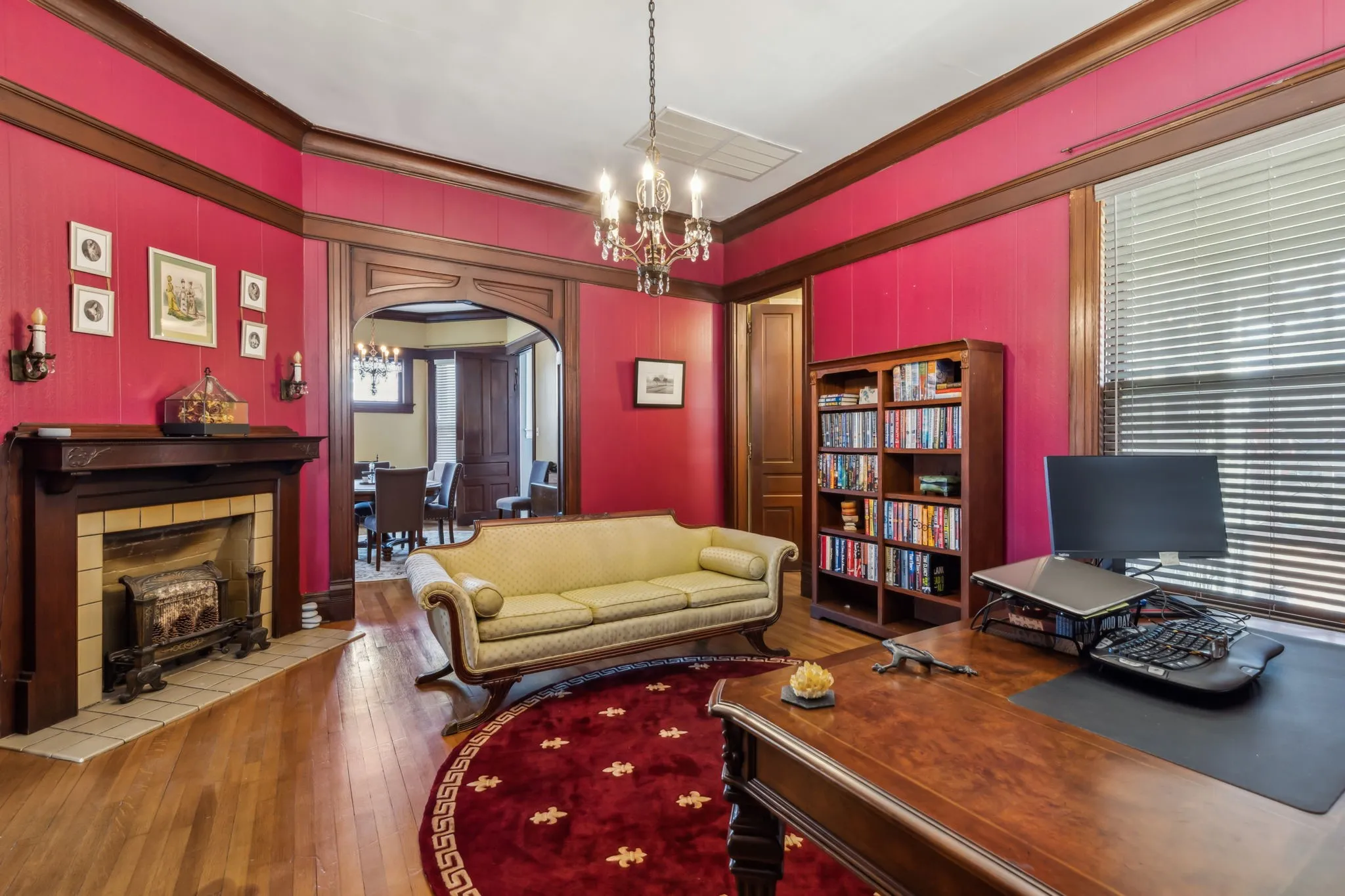 Single Family Residence For Sale in Grayson County , 819 S Crockett Street, Sherman, Texas 75090, 3 Bedroom, 2 Bathroom, 2 Garage spaces, 2,800 Sqft, built in 1890, mls#21362054, Real Estate Agent in Sherman, Homes For Sale in Grayson county, Homes For Sale in Sherman, Realtor in Sherman Texas, Real Estate Brokerage Independent Realty Texas, Luminita Cordes Realtor