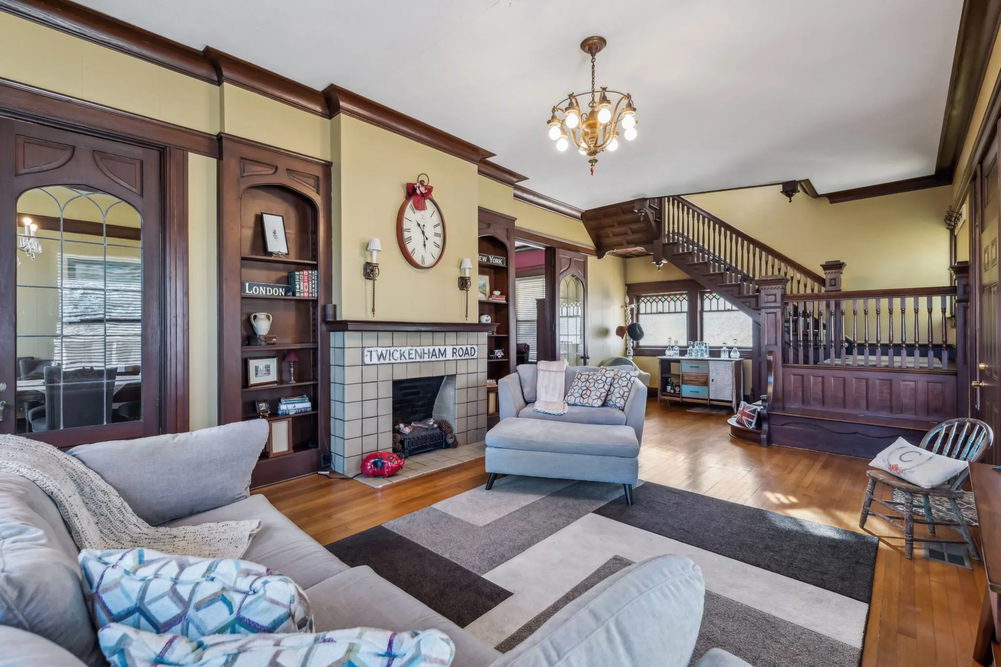 Single Family Residence For Sale in Grayson County , 819 S Crockett Street, Sherman, Texas 75090, 3 Bedroom, 2 Bathroom, 2 Garage spaces, 2,800 Sqft, built in 1890, mls#21362054, Real Estate Agent in Sherman, Homes For Sale in Grayson county, Homes For Sale in Sherman, Realtor in Sherman Texas, Real Estate Brokerage Independent Realty Texas, Luminita Cordes Realtor