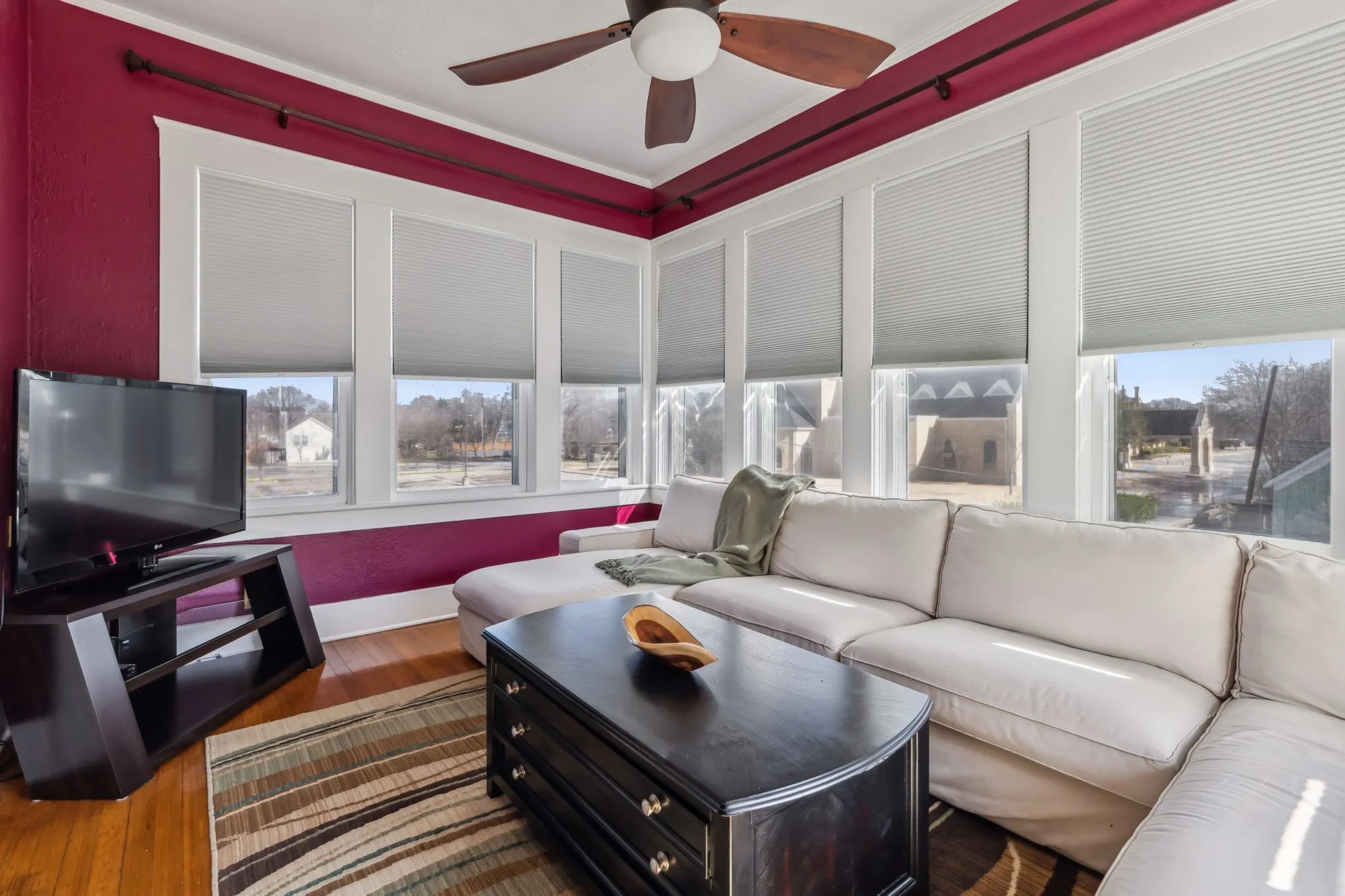 Single Family Residence For Sale in Grayson County , 819 S Crockett Street, Sherman, Texas 75090, 3 Bedroom, 2 Bathroom, 2 Garage spaces, 2,800 Sqft, built in 1890, mls#21362054, Real Estate Agent in Sherman, Homes For Sale in Grayson county, Homes For Sale in Sherman, Realtor in Sherman Texas, Real Estate Brokerage Independent Realty Texas, Luminita Cordes Realtor