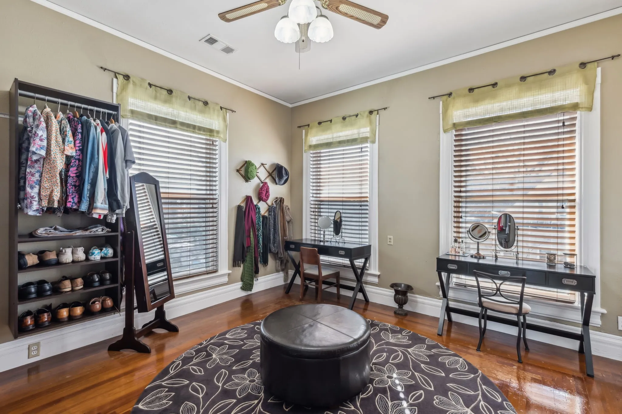 Single Family Residence For Sale in Grayson County , 819 S Crockett Street, Sherman, Texas 75090, 3 Bedroom, 2 Bathroom, 2 Garage spaces, 2,800 Sqft, built in 1890, mls#21362054, Real Estate Agent in Sherman, Homes For Sale in Grayson county, Homes For Sale in Sherman, Realtor in Sherman Texas, Real Estate Brokerage Independent Realty Texas, Luminita Cordes Realtor