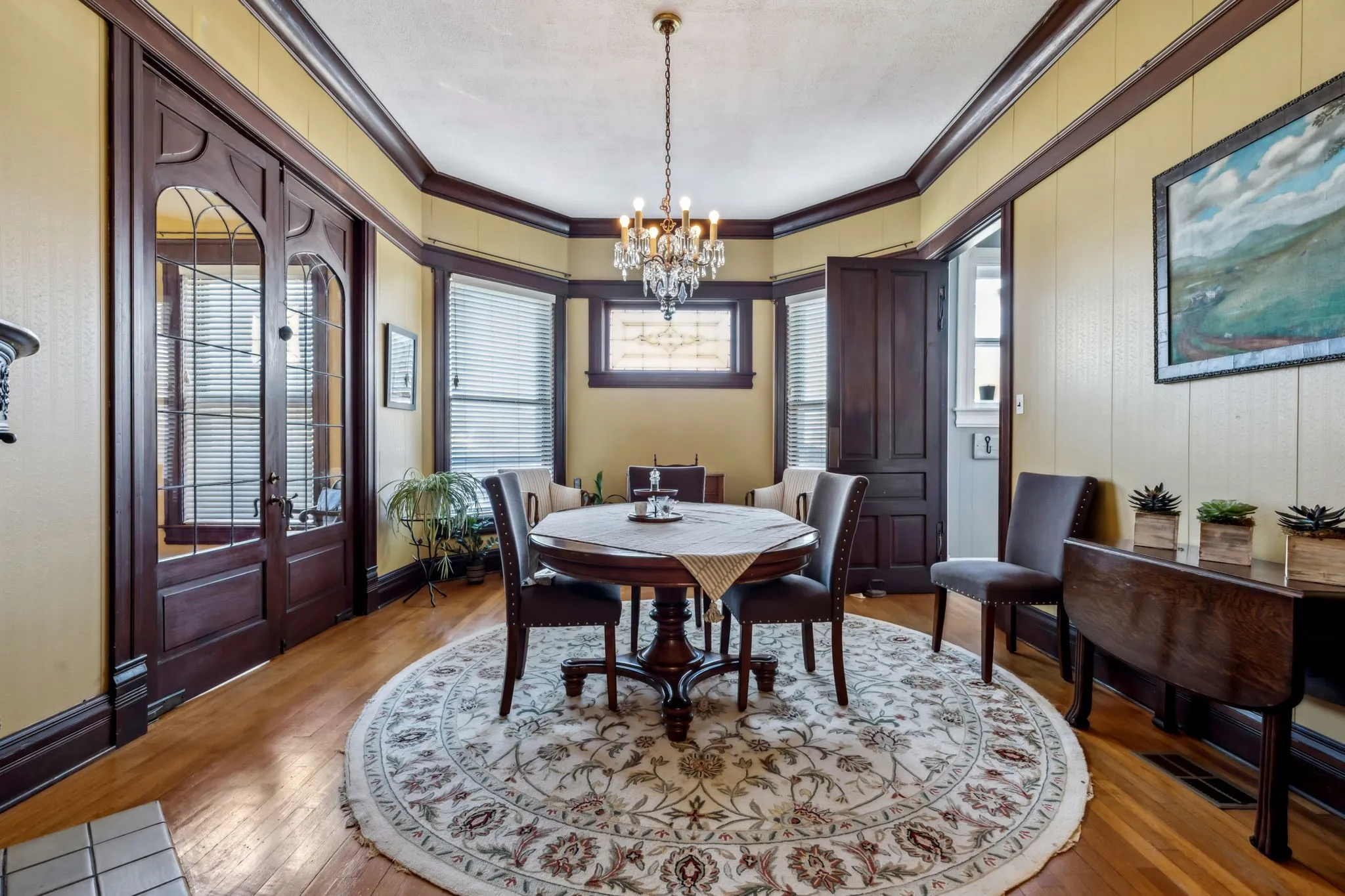 Single Family Residence For Sale in Grayson County , 819 S Crockett Street, Sherman, Texas 75090, 3 Bedroom, 2 Bathroom, 2 Garage spaces, 2,800 Sqft, built in 1890, mls#21362054, Real Estate Agent in Sherman, Homes For Sale in Grayson county, Homes For Sale in Sherman, Realtor in Sherman Texas, Real Estate Brokerage Independent Realty Texas, Luminita Cordes Realtor
