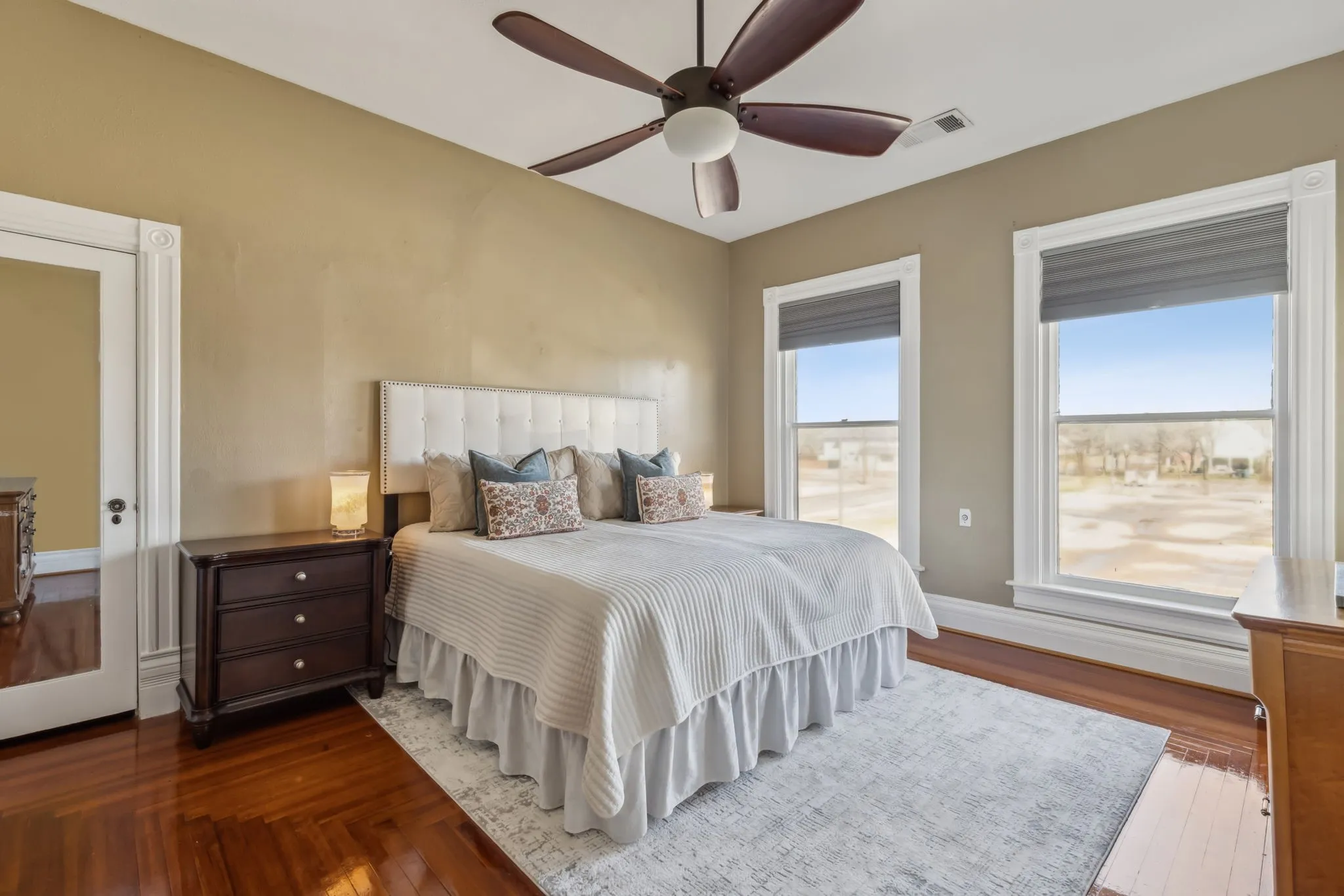 Single Family Residence For Sale in Grayson County , 819 S Crockett Street, Sherman, Texas 75090, 3 Bedroom, 2 Bathroom, 2 Garage spaces, 2,800 Sqft, built in 1890, mls#21362054, Real Estate Agent in Sherman, Homes For Sale in Grayson county, Homes For Sale in Sherman, Realtor in Sherman Texas, Real Estate Brokerage Independent Realty Texas, Luminita Cordes Realtor