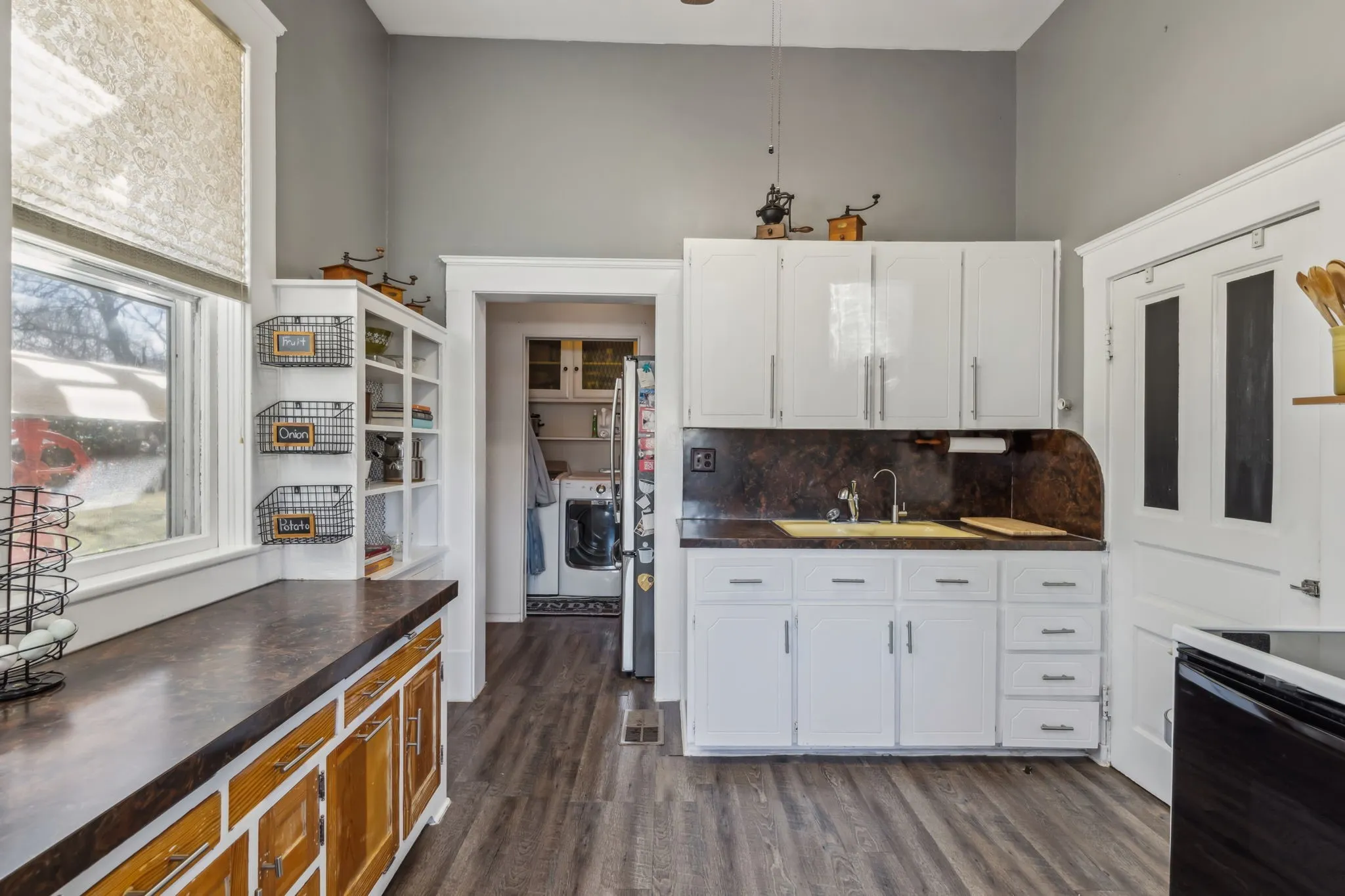 Single Family Residence For Sale in Grayson County , 819 S Crockett Street, Sherman, Texas 75090, 3 Bedroom, 2 Bathroom, 2 Garage spaces, 2,800 Sqft, built in 1890, mls#21362054, Real Estate Agent in Sherman, Homes For Sale in Grayson county, Homes For Sale in Sherman, Realtor in Sherman Texas, Real Estate Brokerage Independent Realty Texas, Luminita Cordes Realtor
