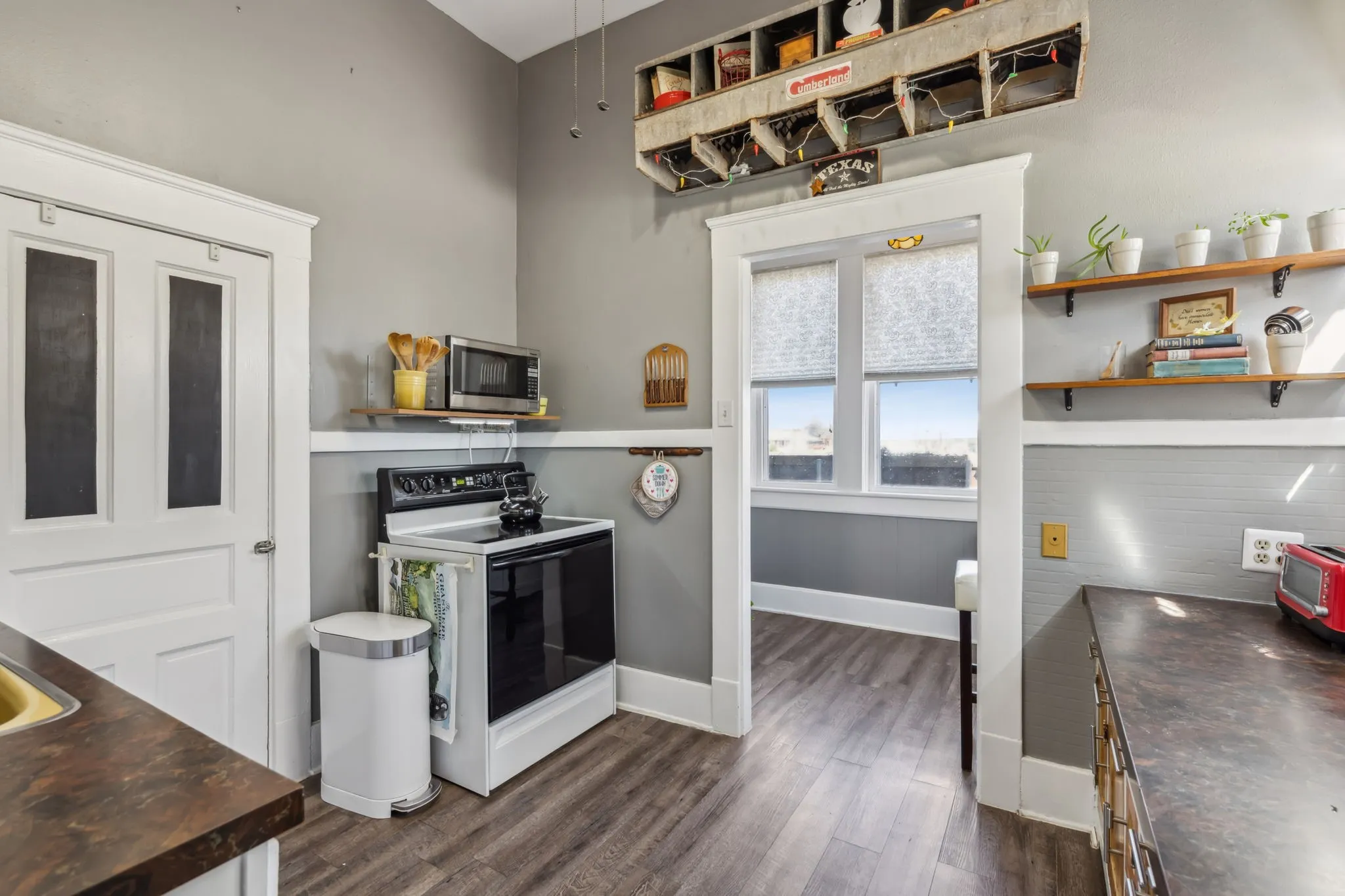 Single Family Residence For Sale in Grayson County , 819 S Crockett Street, Sherman, Texas 75090, 3 Bedroom, 2 Bathroom, 2 Garage spaces, 2,800 Sqft, built in 1890, mls#21362054, Real Estate Agent in Sherman, Homes For Sale in Grayson county, Homes For Sale in Sherman, Realtor in Sherman Texas, Real Estate Brokerage Independent Realty Texas, Luminita Cordes Realtor