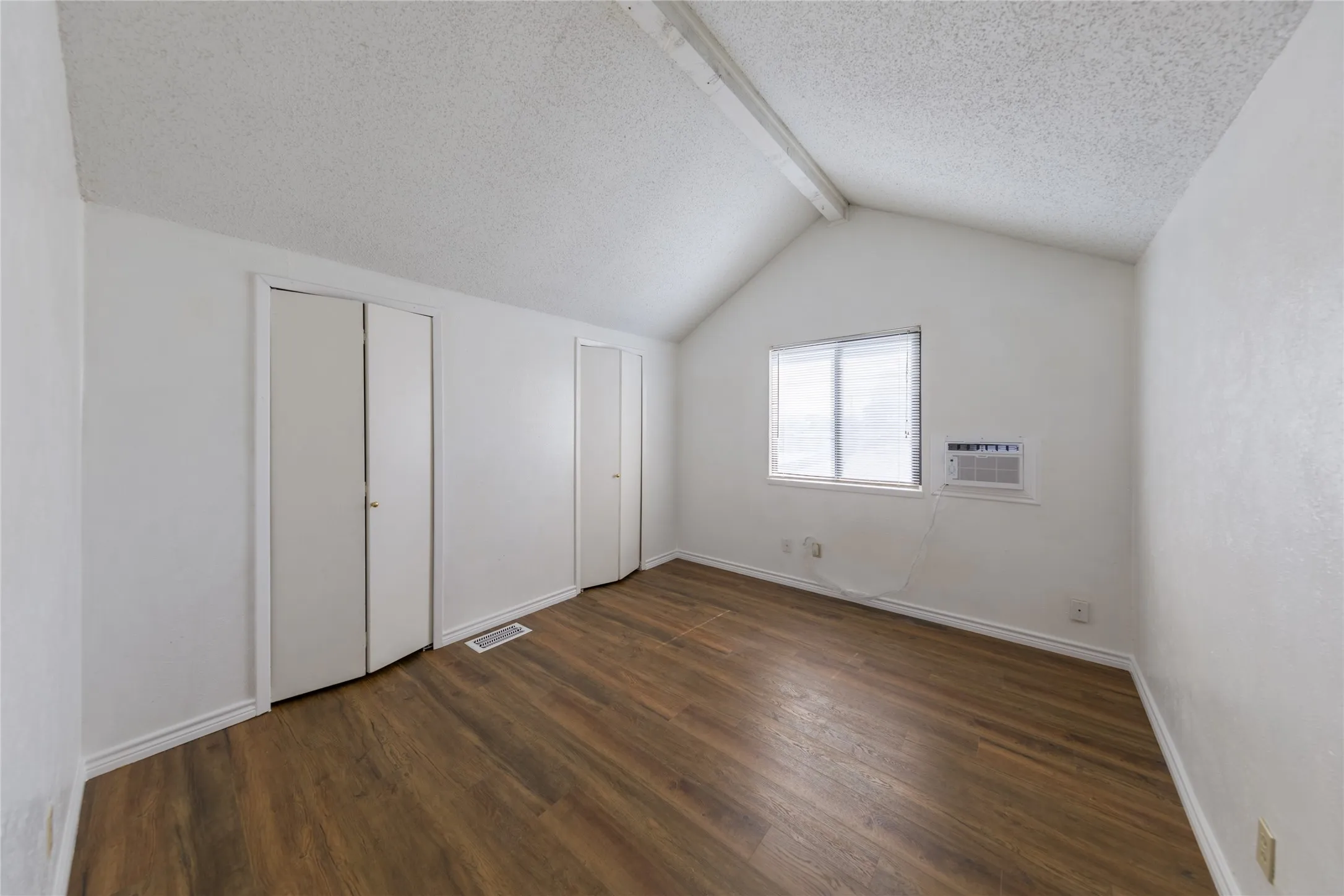 Single Family Residence For Rent in Dallas County , 2814 Lancer Lane, Garland, Texas 75044, 3 Bedroom, 2 Bathroom, 2 Garage spaces, 1,487 Sqft, built in 1977, mls#21347863, Real Estate Agent in Garland, Homes For Rent in Dallas county, Homes For Rent in Garland, Realtor in Garland Texas, Real Estate Brokerage Independent Realty Texas, Luminita Cordes Realtor