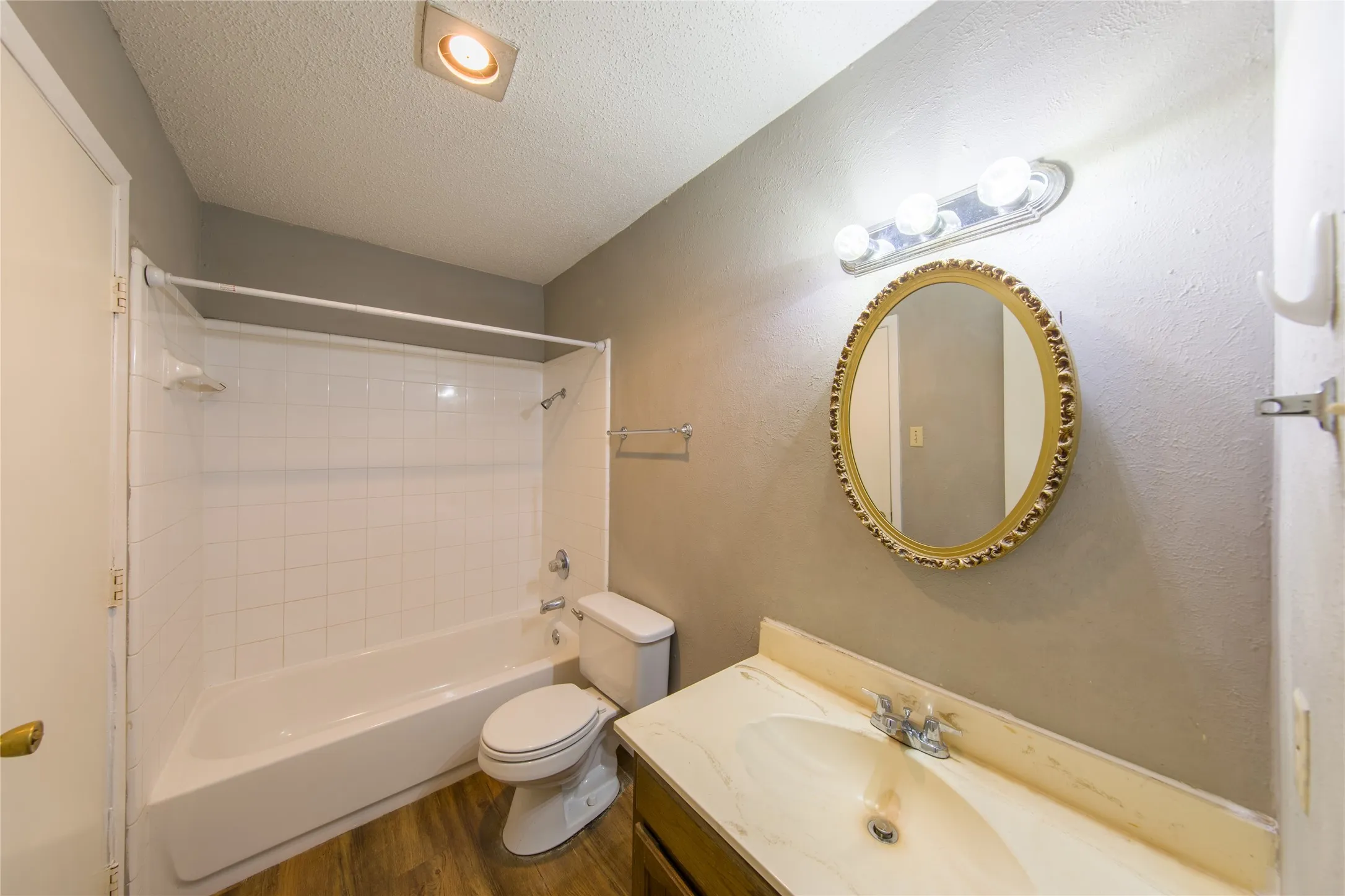 Single Family Residence For Rent in Dallas County , 2814 Lancer Lane, Garland, Texas 75044, 3 Bedroom, 2 Bathroom, 2 Garage spaces, 1,487 Sqft, built in 1977, mls#21347863, Real Estate Agent in Garland, Homes For Rent in Dallas county, Homes For Rent in Garland, Realtor in Garland Texas, Real Estate Brokerage Independent Realty Texas, Luminita Cordes Realtor