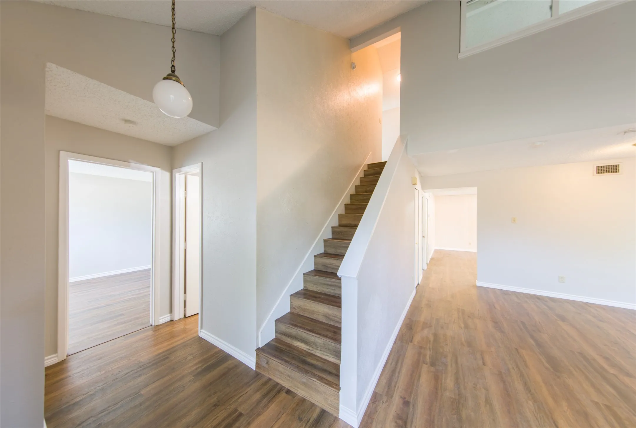 Single Family Residence For Rent in Dallas County , 2814 Lancer Lane, Garland, Texas 75044, 3 Bedroom, 2 Bathroom, 2 Garage spaces, 1,487 Sqft, built in 1977, mls#21347863, Real Estate Agent in Garland, Homes For Rent in Dallas county, Homes For Rent in Garland, Realtor in Garland Texas, Real Estate Brokerage Independent Realty Texas, Luminita Cordes Realtor