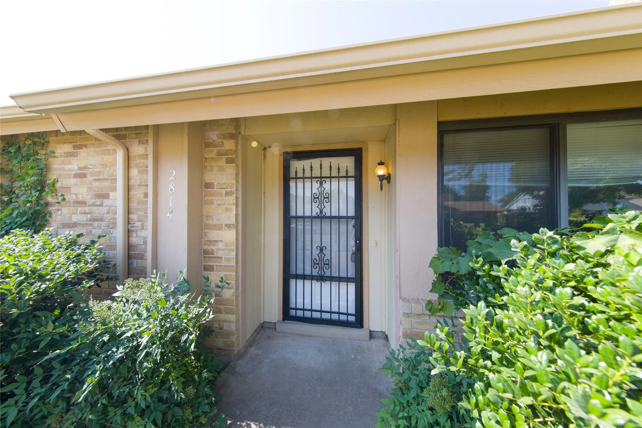 Single Family Residence For Rent in Dallas County , 2814 Lancer Lane, Garland, Texas 75044, 3 Bedroom, 2 Bathroom, 2 Garage spaces, 1,487 Sqft, built in 1977, mls#21347863, Real Estate Agent in Garland, Homes For Rent in Dallas county, Homes For Rent in Garland, Realtor in Garland Texas, Real Estate Brokerage Independent Realty Texas, Luminita Cordes Realtor
