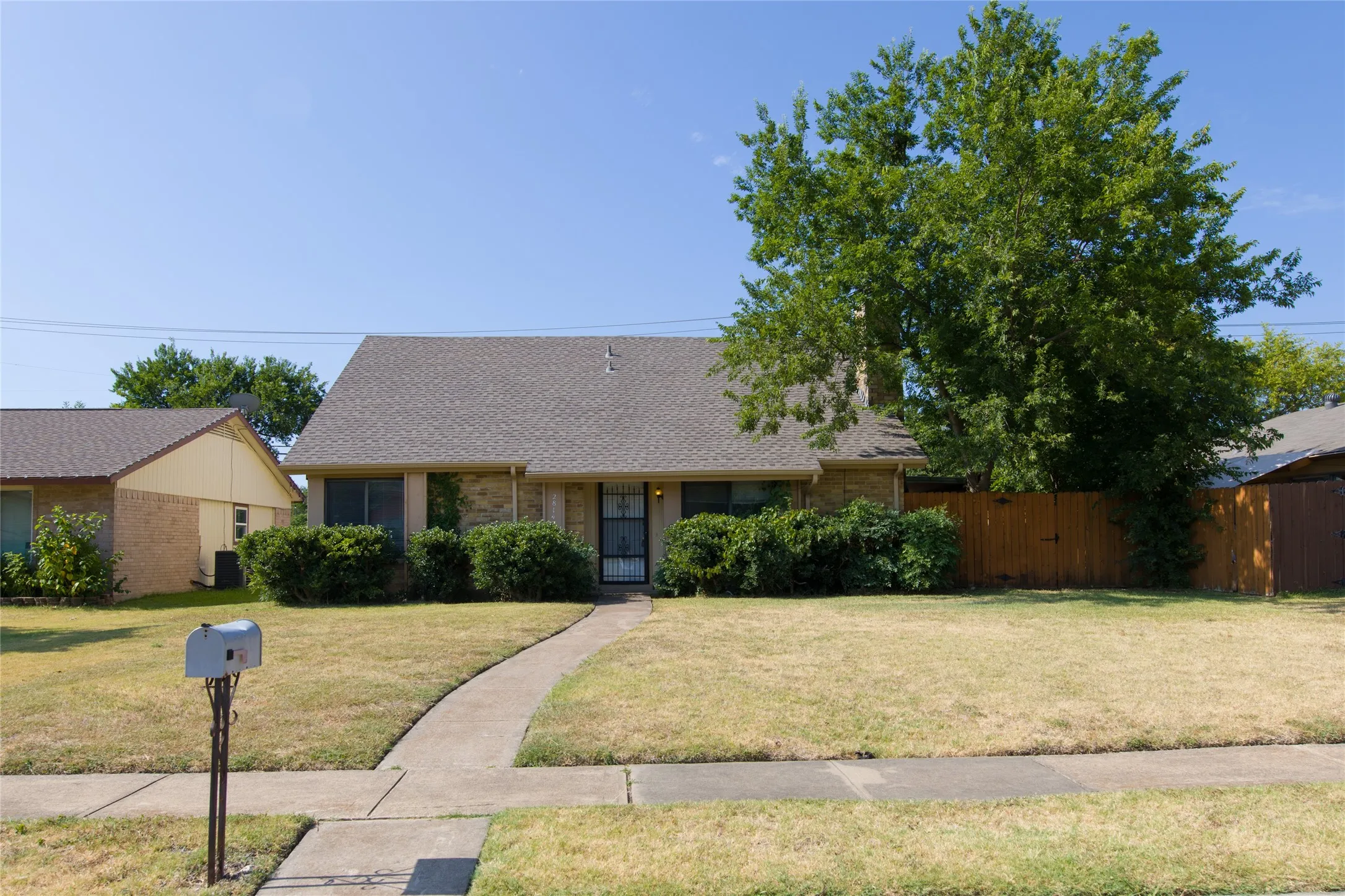 Single Family Residence For Rent in Dallas County , 2814 Lancer Lane, Garland, Texas 75044, 3 Bedroom, 2 Bathroom, 2 Garage spaces, 1,487 Sqft, built in 1977, mls#21347863, Real Estate Agent in Garland, Homes For Rent in Dallas county, Homes For Rent in Garland, Realtor in Garland Texas, Real Estate Brokerage Independent Realty Texas, Luminita Cordes Realtor