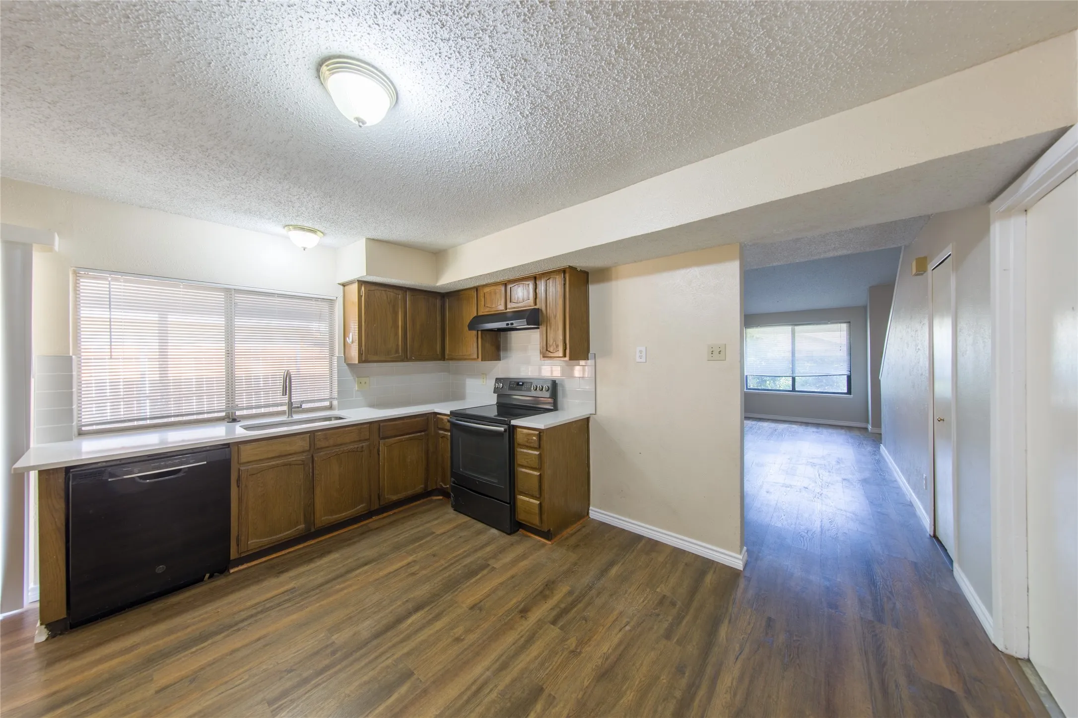 Single Family Residence For Rent in Dallas County , 2814 Lancer Lane, Garland, Texas 75044, 3 Bedroom, 2 Bathroom, 2 Garage spaces, 1,487 Sqft, built in 1977, mls#21347863, Real Estate Agent in Garland, Homes For Rent in Dallas county, Homes For Rent in Garland, Realtor in Garland Texas, Real Estate Brokerage Independent Realty Texas, Luminita Cordes Realtor