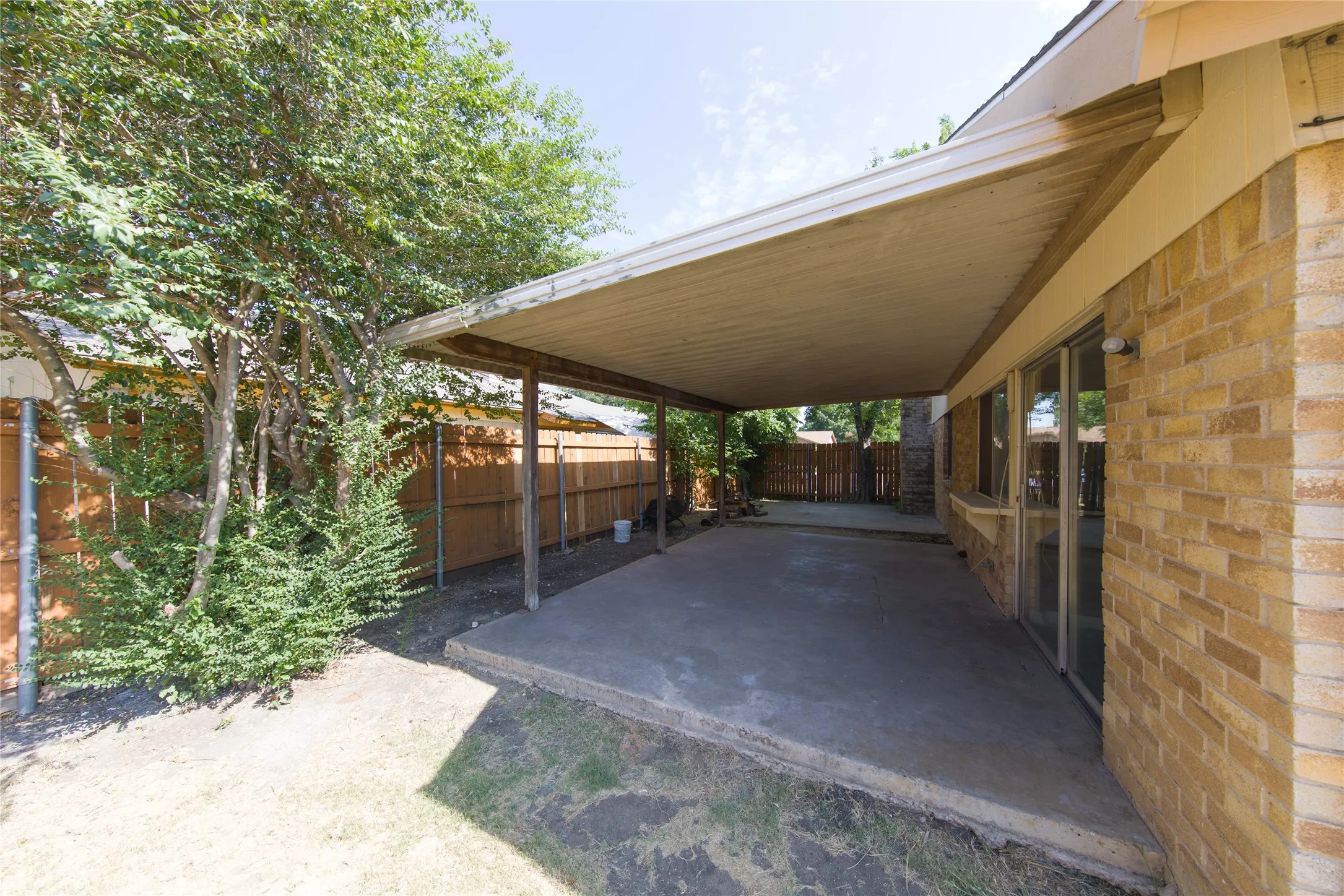 Single Family Residence For Rent in Dallas County , 2814 Lancer Lane, Garland, Texas 75044, 3 Bedroom, 2 Bathroom, 2 Garage spaces, 1,487 Sqft, built in 1977, mls#21347863, Real Estate Agent in Garland, Homes For Rent in Dallas county, Homes For Rent in Garland, Realtor in Garland Texas, Real Estate Brokerage Independent Realty Texas, Luminita Cordes Realtor