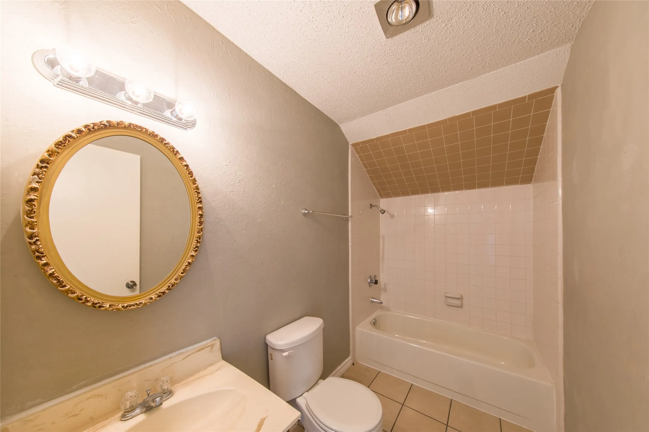 Single Family Residence For Rent in Dallas County , 2814 Lancer Lane, Garland, Texas 75044, 3 Bedroom, 2 Bathroom, 2 Garage spaces, 1,487 Sqft, built in 1977, mls#21347863, Real Estate Agent in Garland, Homes For Rent in Dallas county, Homes For Rent in Garland, Realtor in Garland Texas, Real Estate Brokerage Independent Realty Texas, Luminita Cordes Realtor