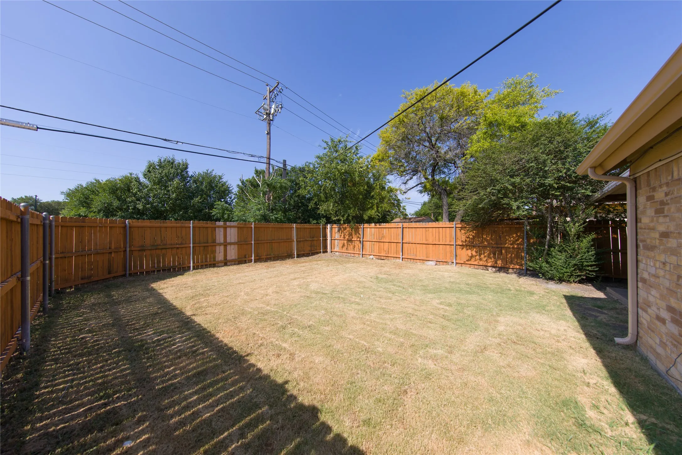 Single Family Residence For Rent in Dallas County , 2814 Lancer Lane, Garland, Texas 75044, 3 Bedroom, 2 Bathroom, 2 Garage spaces, 1,487 Sqft, built in 1977, mls#21347863, Real Estate Agent in Garland, Homes For Rent in Dallas county, Homes For Rent in Garland, Realtor in Garland Texas, Real Estate Brokerage Independent Realty Texas, Luminita Cordes Realtor