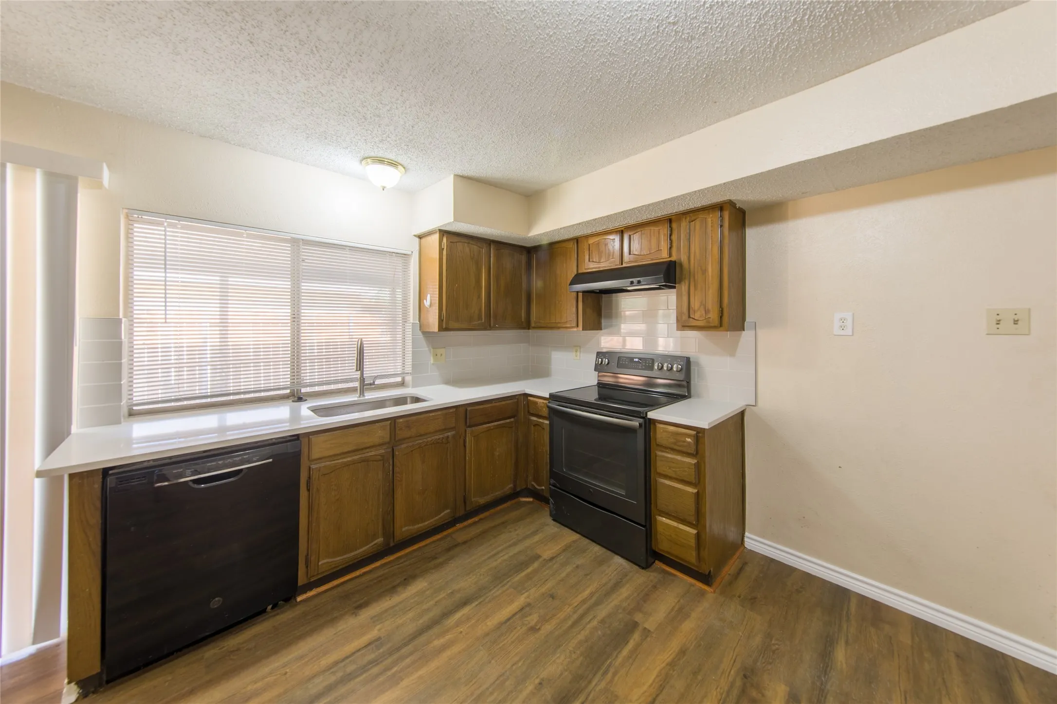 Single Family Residence For Rent in Dallas County , 2814 Lancer Lane, Garland, Texas 75044, 3 Bedroom, 2 Bathroom, 2 Garage spaces, 1,487 Sqft, built in 1977, mls#21347863, Real Estate Agent in Garland, Homes For Rent in Dallas county, Homes For Rent in Garland, Realtor in Garland Texas, Real Estate Brokerage Independent Realty Texas, Luminita Cordes Realtor