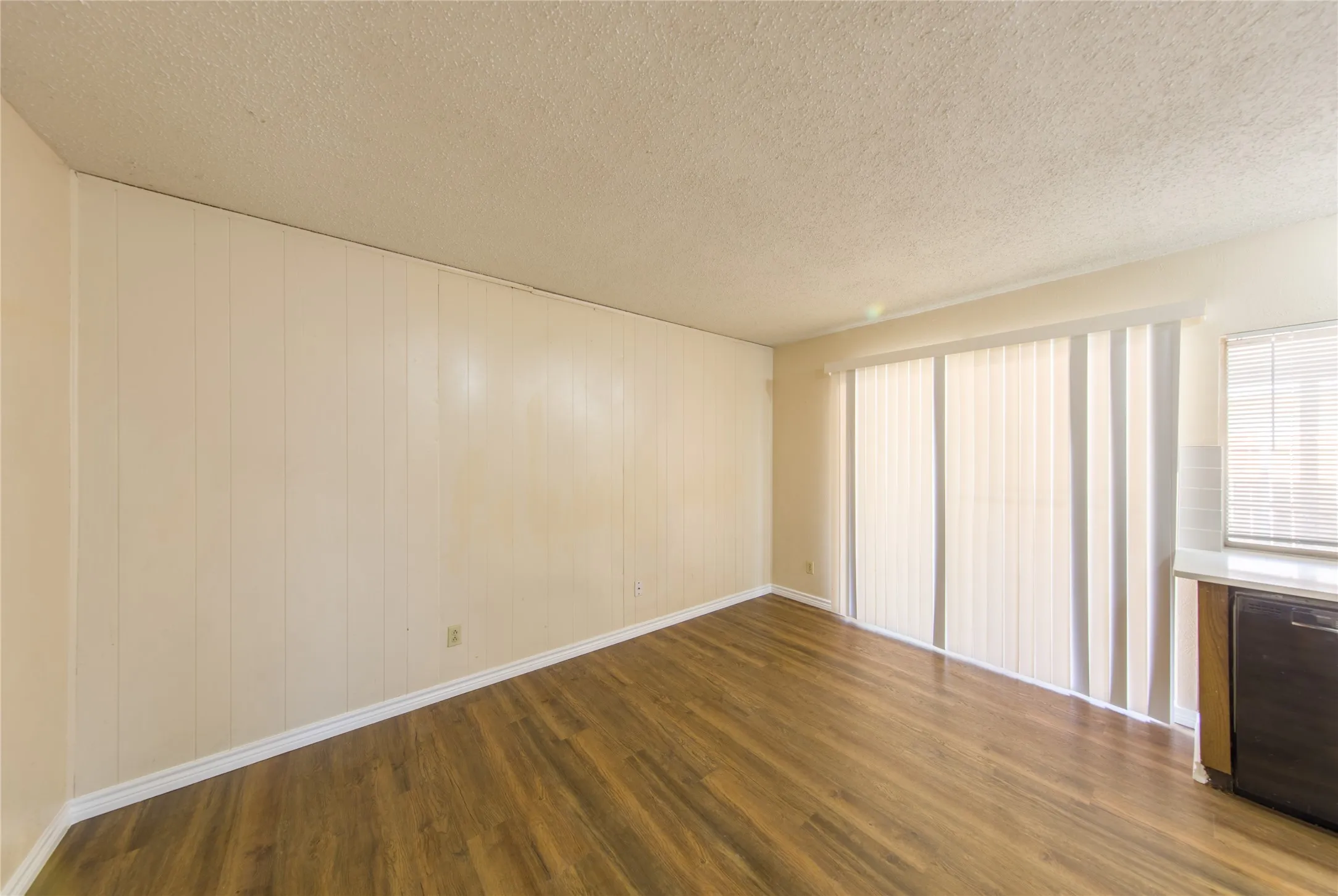 Single Family Residence For Rent in Dallas County , 2814 Lancer Lane, Garland, Texas 75044, 3 Bedroom, 2 Bathroom, 2 Garage spaces, 1,487 Sqft, built in 1977, mls#21347863, Real Estate Agent in Garland, Homes For Rent in Dallas county, Homes For Rent in Garland, Realtor in Garland Texas, Real Estate Brokerage Independent Realty Texas, Luminita Cordes Realtor