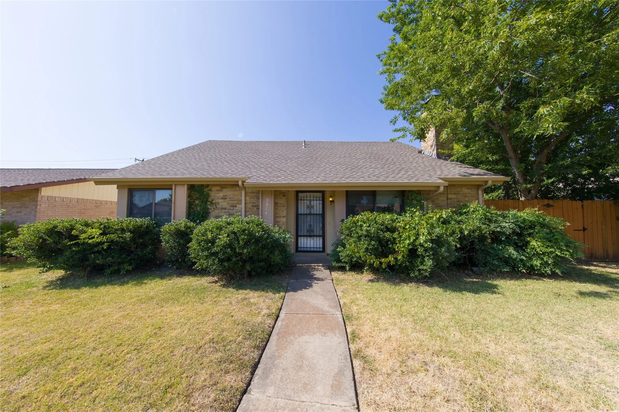 Single Family Residence For Rent in Dallas County , 2814 Lancer Lane, Garland, Texas 75044, 3 Bedroom, 2 Bathroom, 2 Garage spaces, 1,487 Sqft, built in 1977, mls#21347863, Real Estate Agent in Garland, Homes For Rent in Dallas county, Homes For Rent in Garland, Realtor in Garland Texas, Real Estate Brokerage Independent Realty Texas, Luminita Cordes Realtor